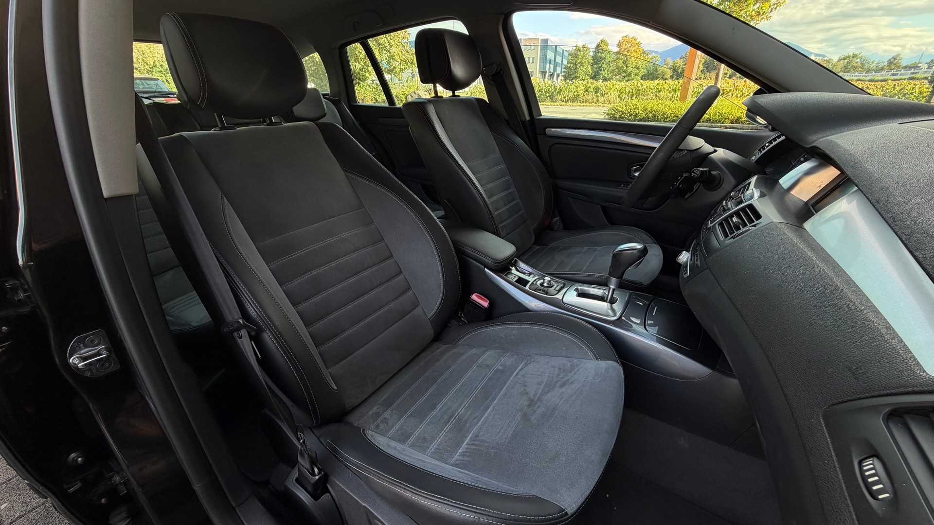 RENAULT Laguna Grandtour 2.0 dCi Dynamique Automatic-image-4