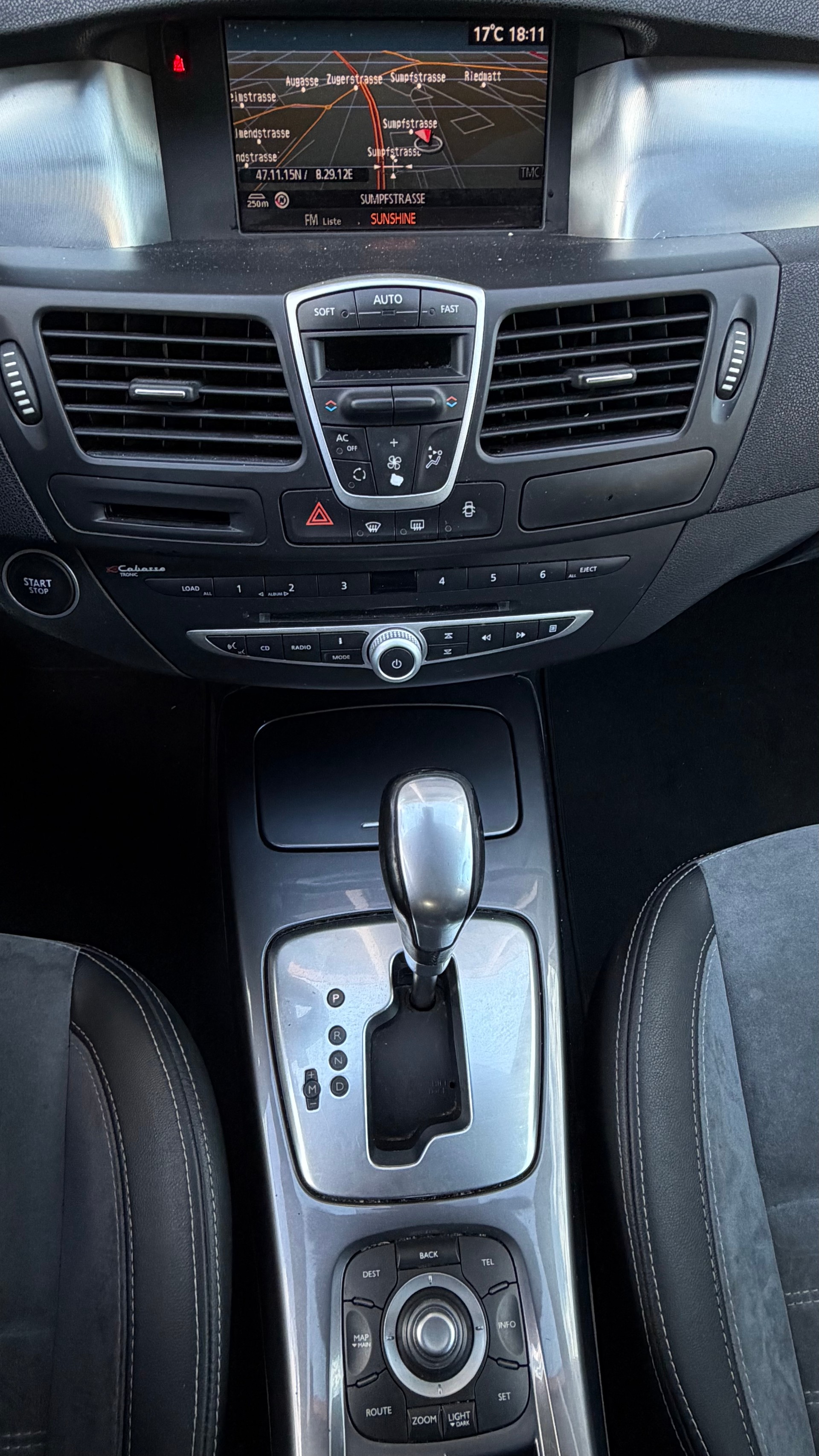 RENAULT Laguna Grandtour 2.0 dCi Dynamique Automatic-image-7
