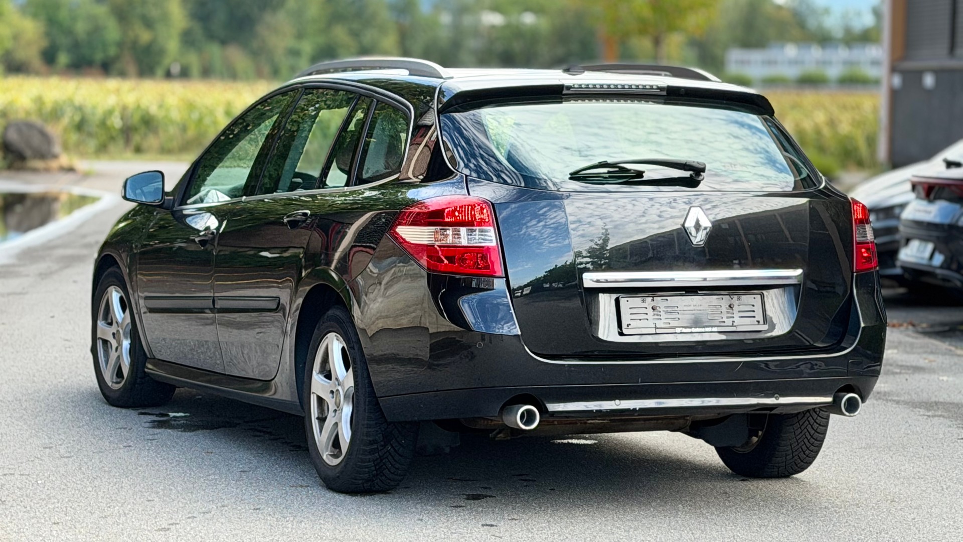 RENAULT Laguna Grandtour 2.0 dCi Dynamique Automatic-image-2