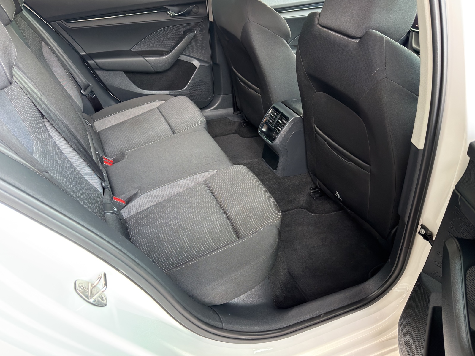 SKODA Octavia Combi 1.4 TSI PHEV DSG Style-image-13