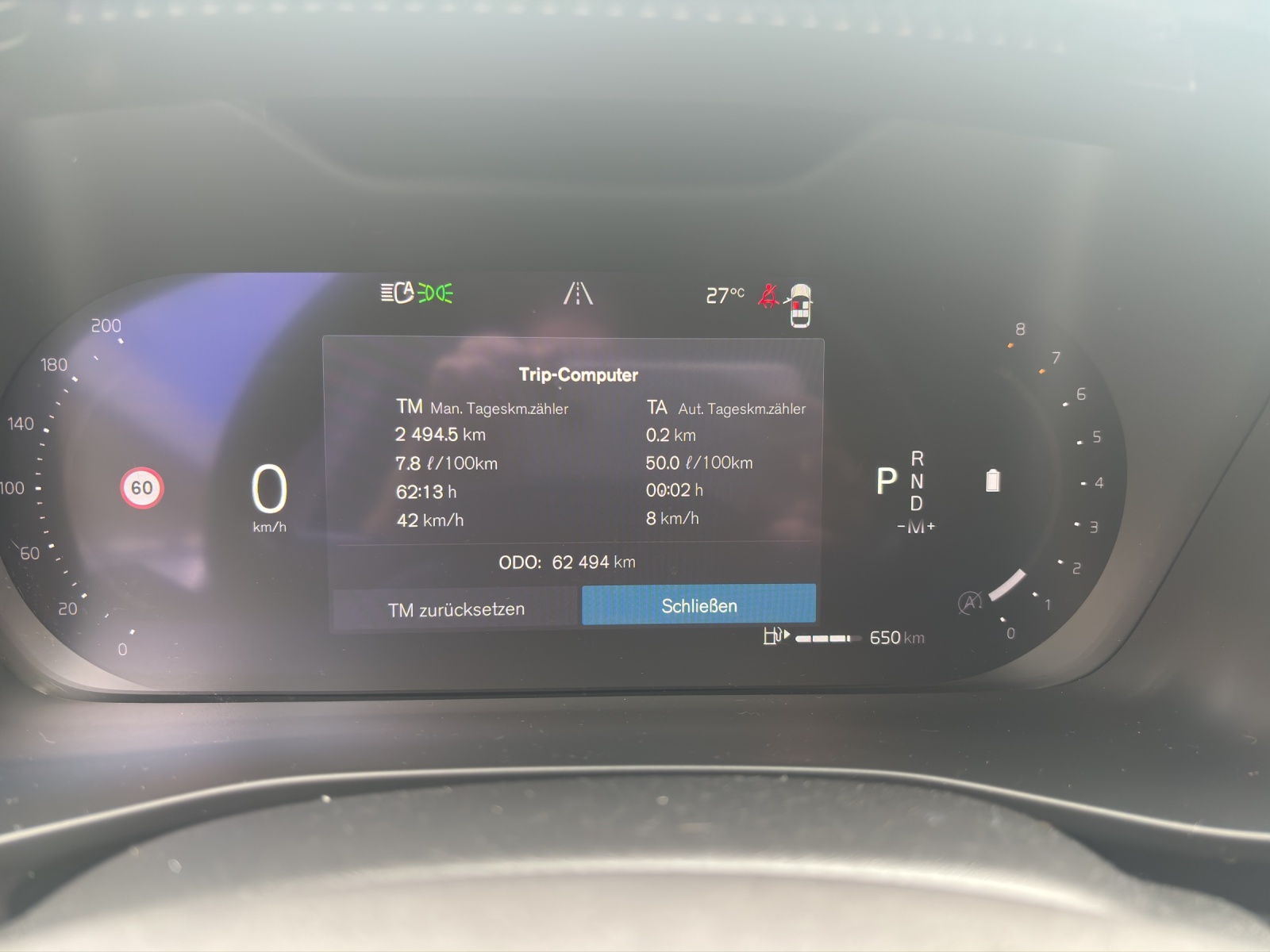 VOLVO XC40 2.0 B4 MH Plus Dark AWD-image-2