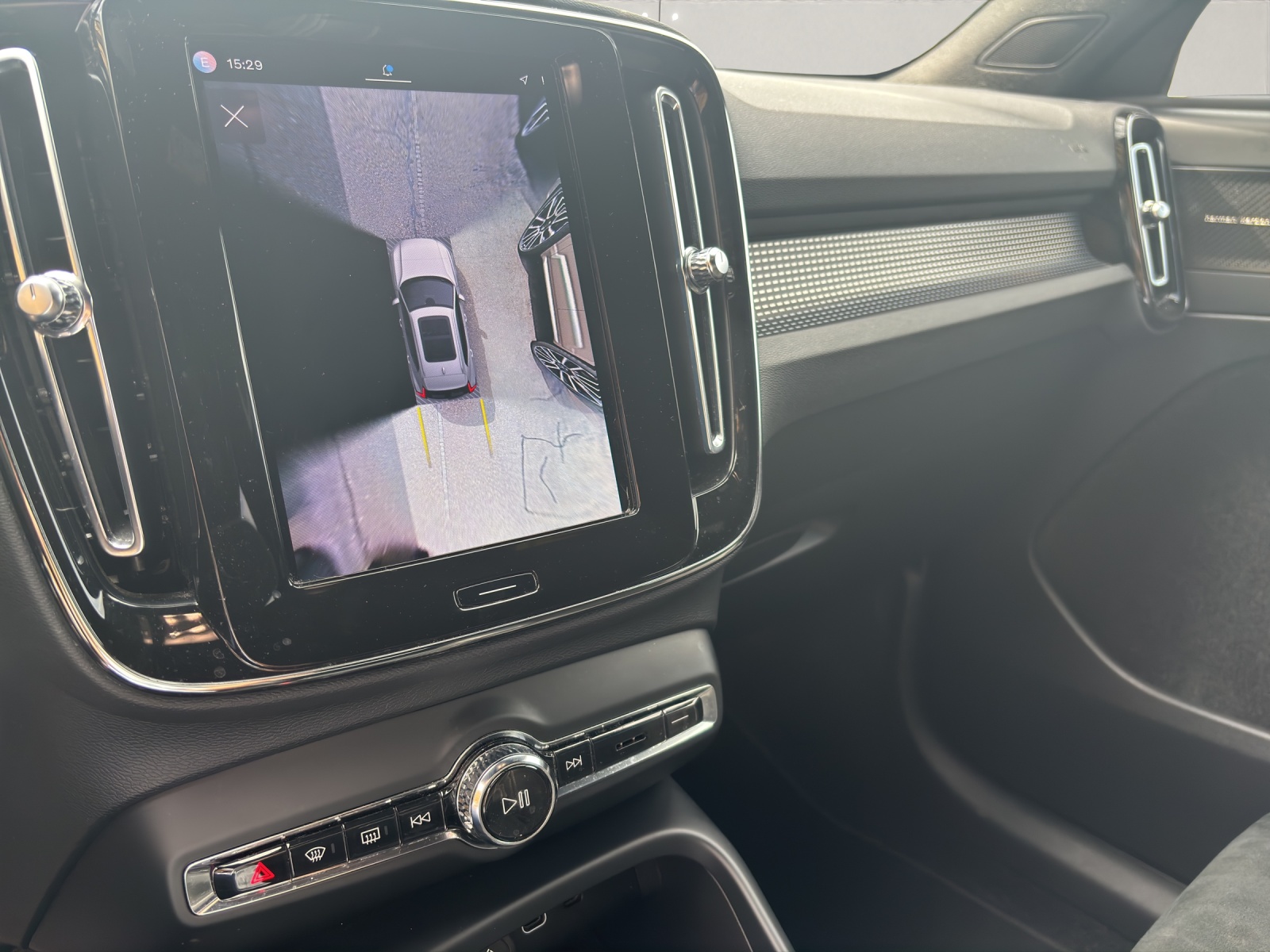 VOLVO XC40 2.0 B4 MH Plus Dark AWD-image-5
