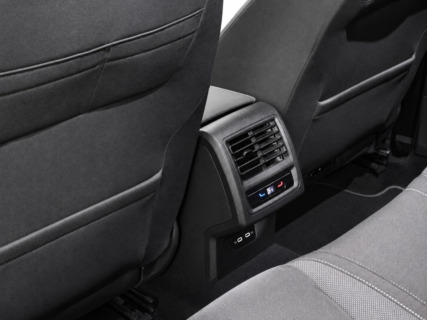 VW Golf VIII 1.4 TSI PHEV Style DSG-image-14