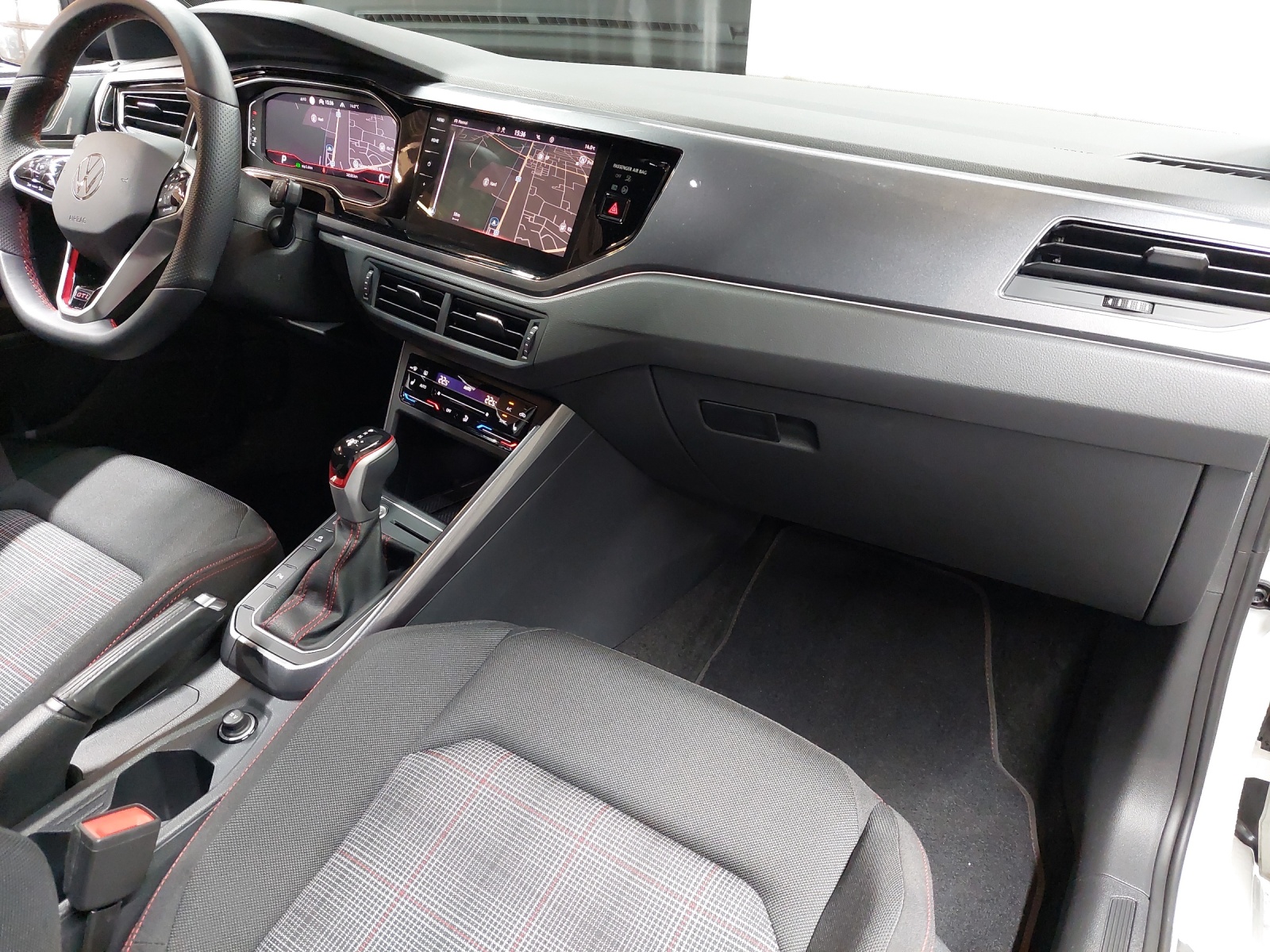 VW Polo 2.0 TSI GTI DSG-image-9