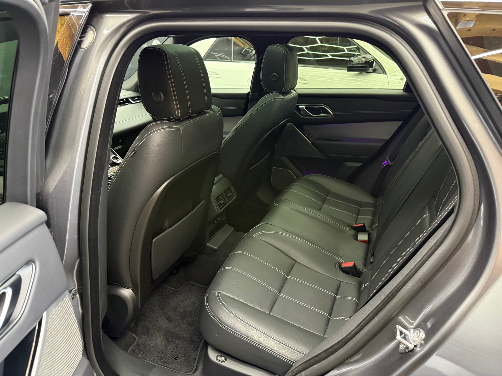 LAND ROVER Range Rover Velar R-Dynamic P 300 SE Automatic-image-8