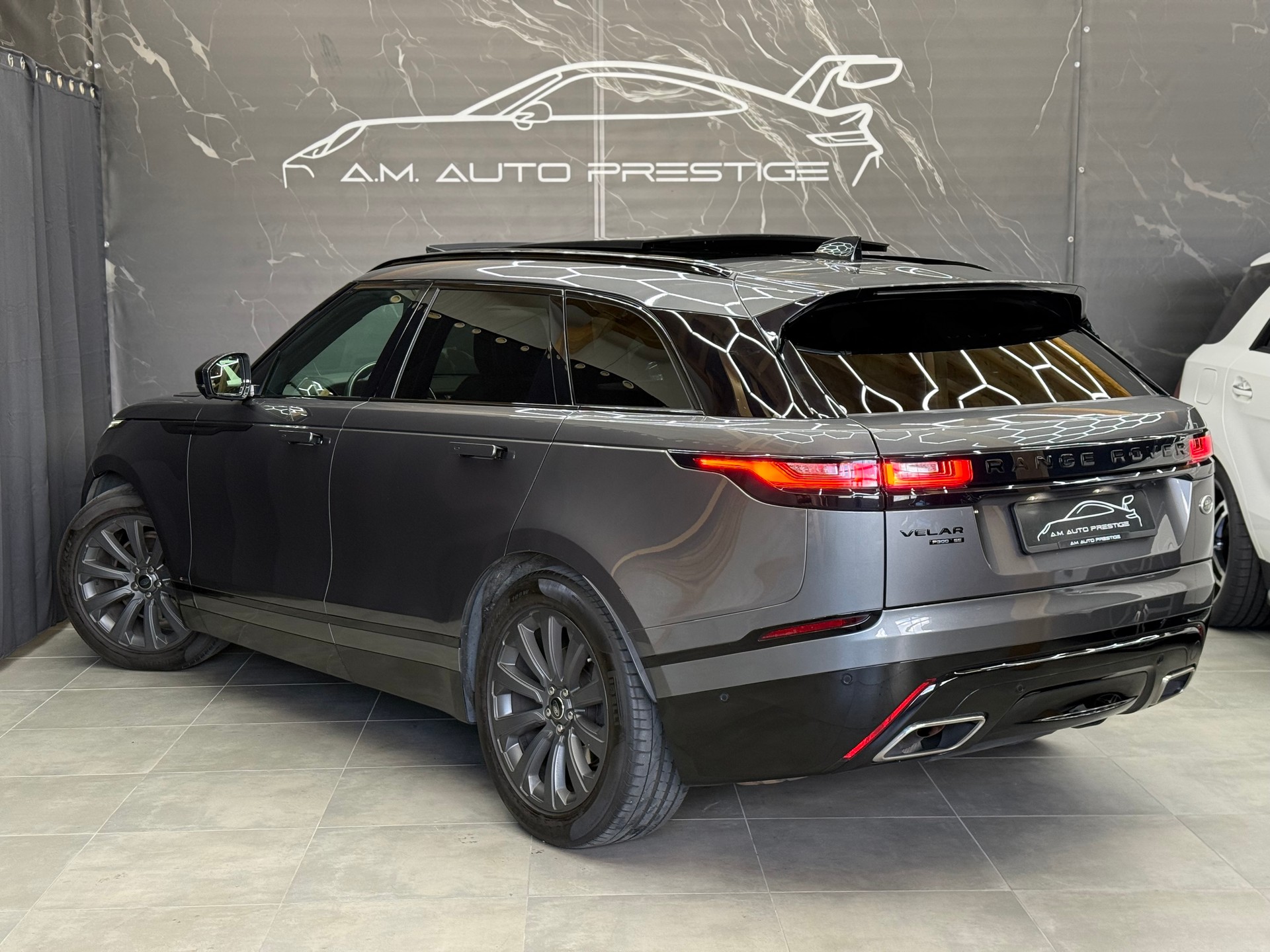 LAND ROVER Range Rover Velar R-Dynamic P 300 SE Automatic-image-5