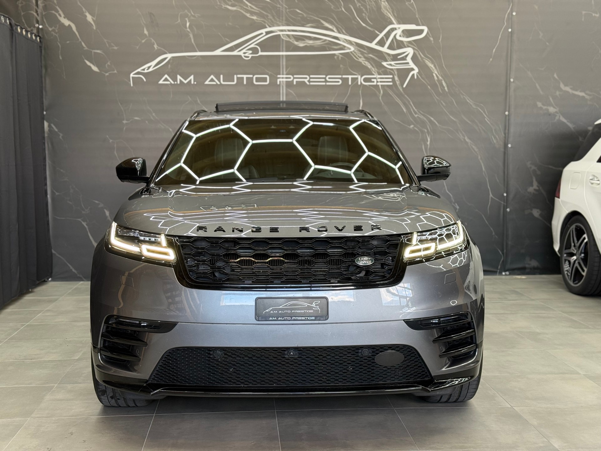 LAND ROVER Range Rover Velar R-Dynamic P 300 SE Automatic-image-1