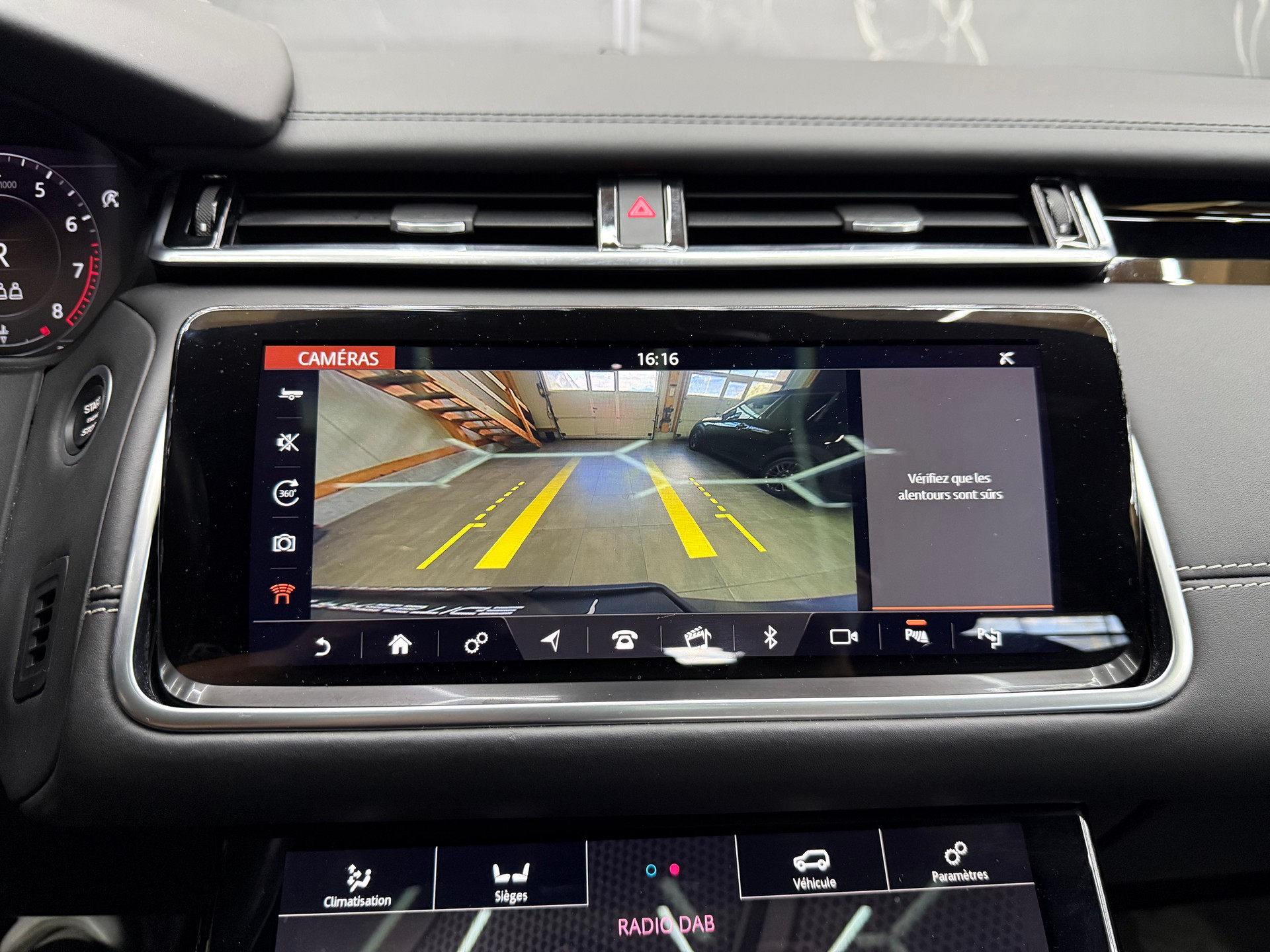LAND ROVER Range Rover Velar R-Dynamic P 300 SE Automatic-image-12