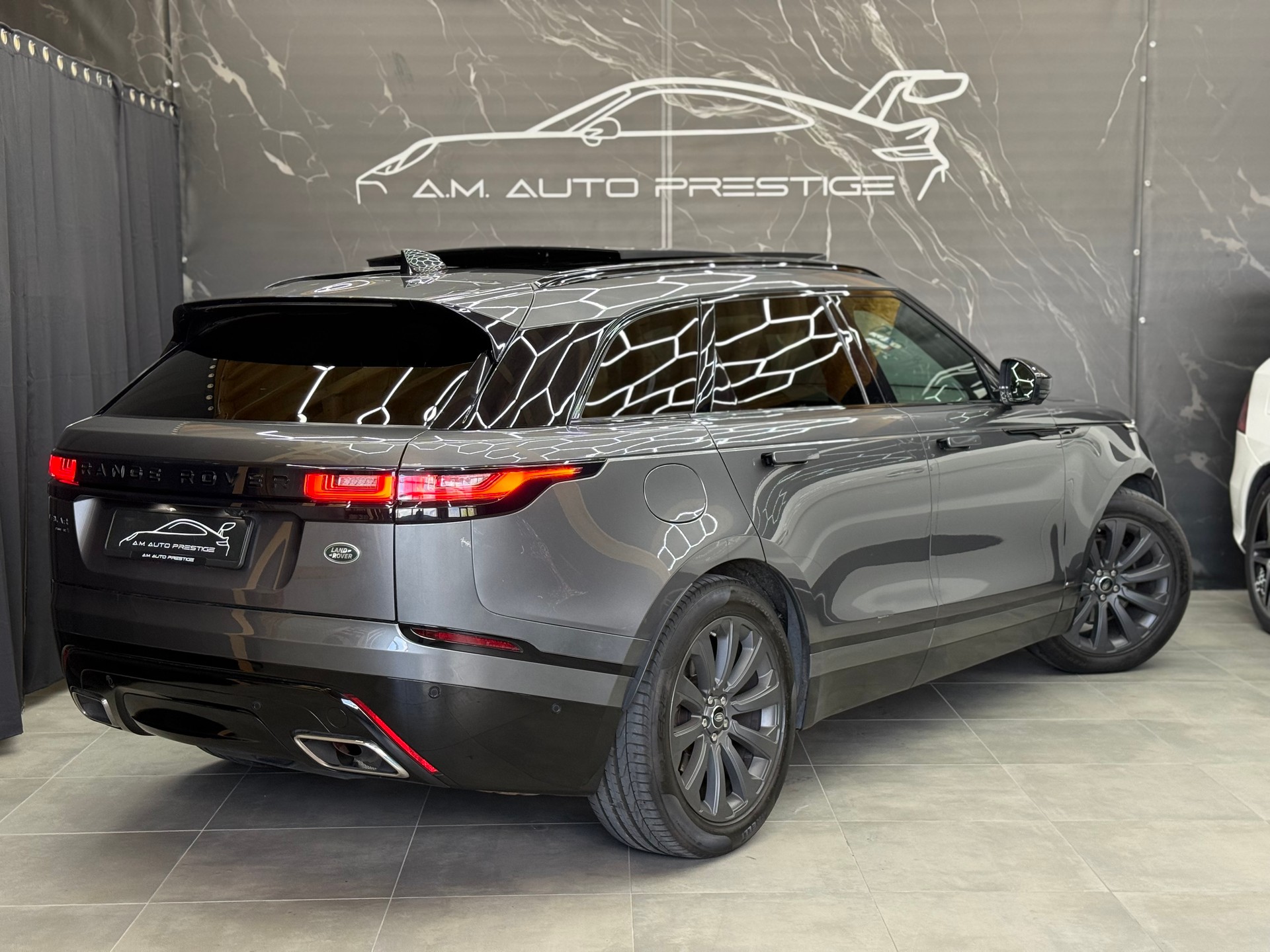 LAND ROVER Range Rover Velar R-Dynamic P 300 SE Automatic-image-3