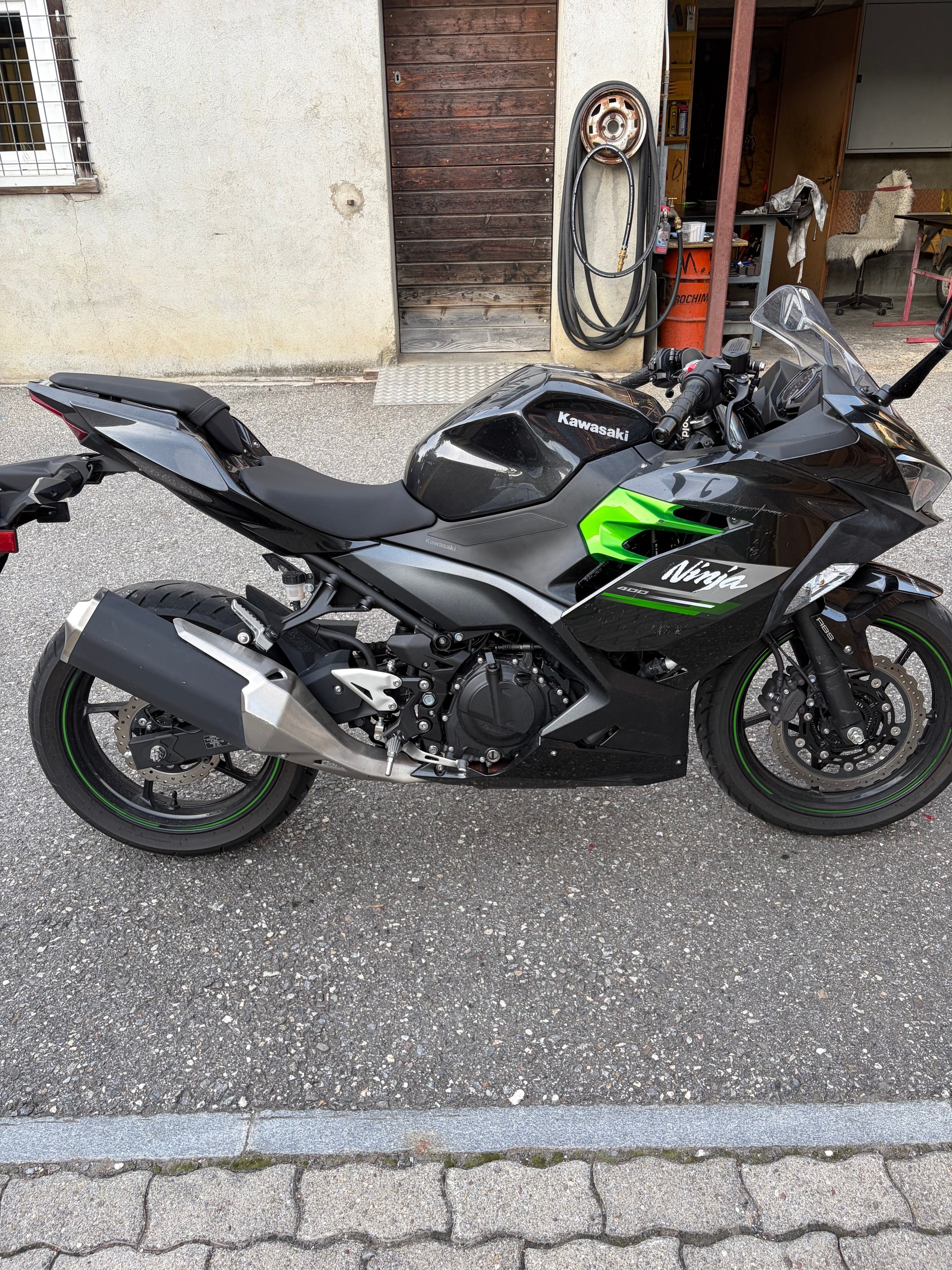 KAWASAKI Ninja 400 2023-image-2