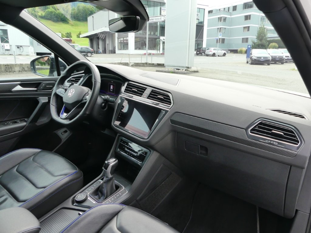 VW Tiguan 2.0TSI R 4Motion DSG-image-8