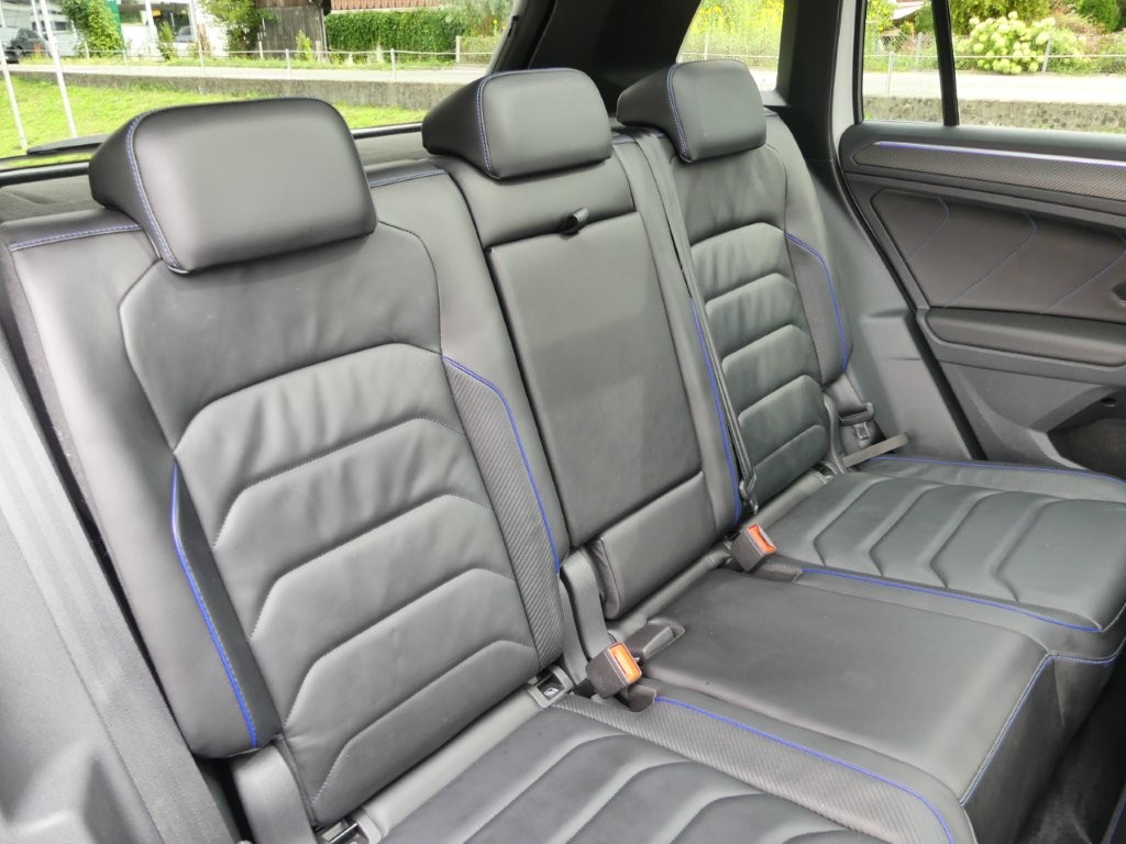 VW Tiguan 2.0TSI R 4Motion DSG-image-12