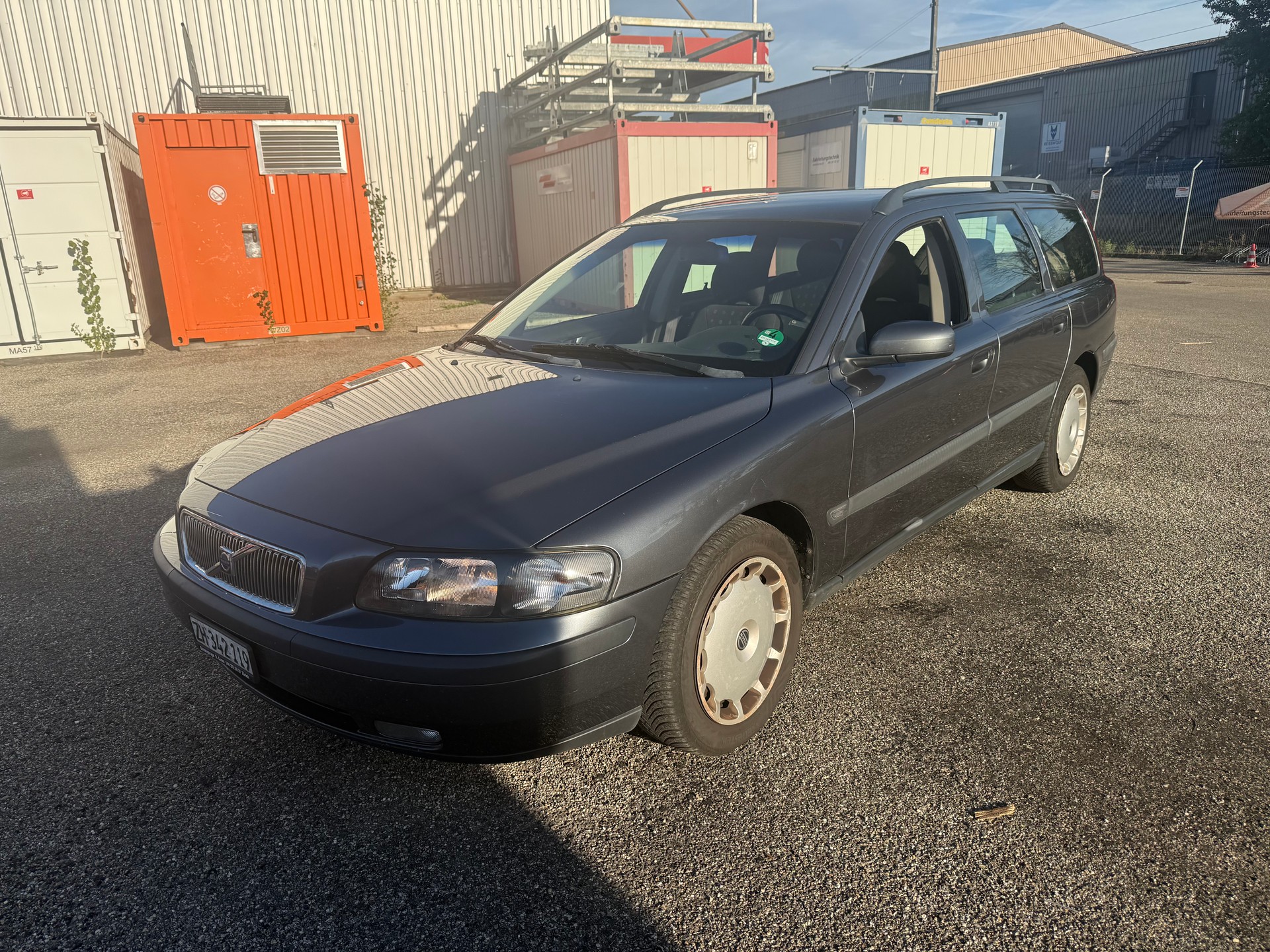 VOLVO V70 2.4-image-0