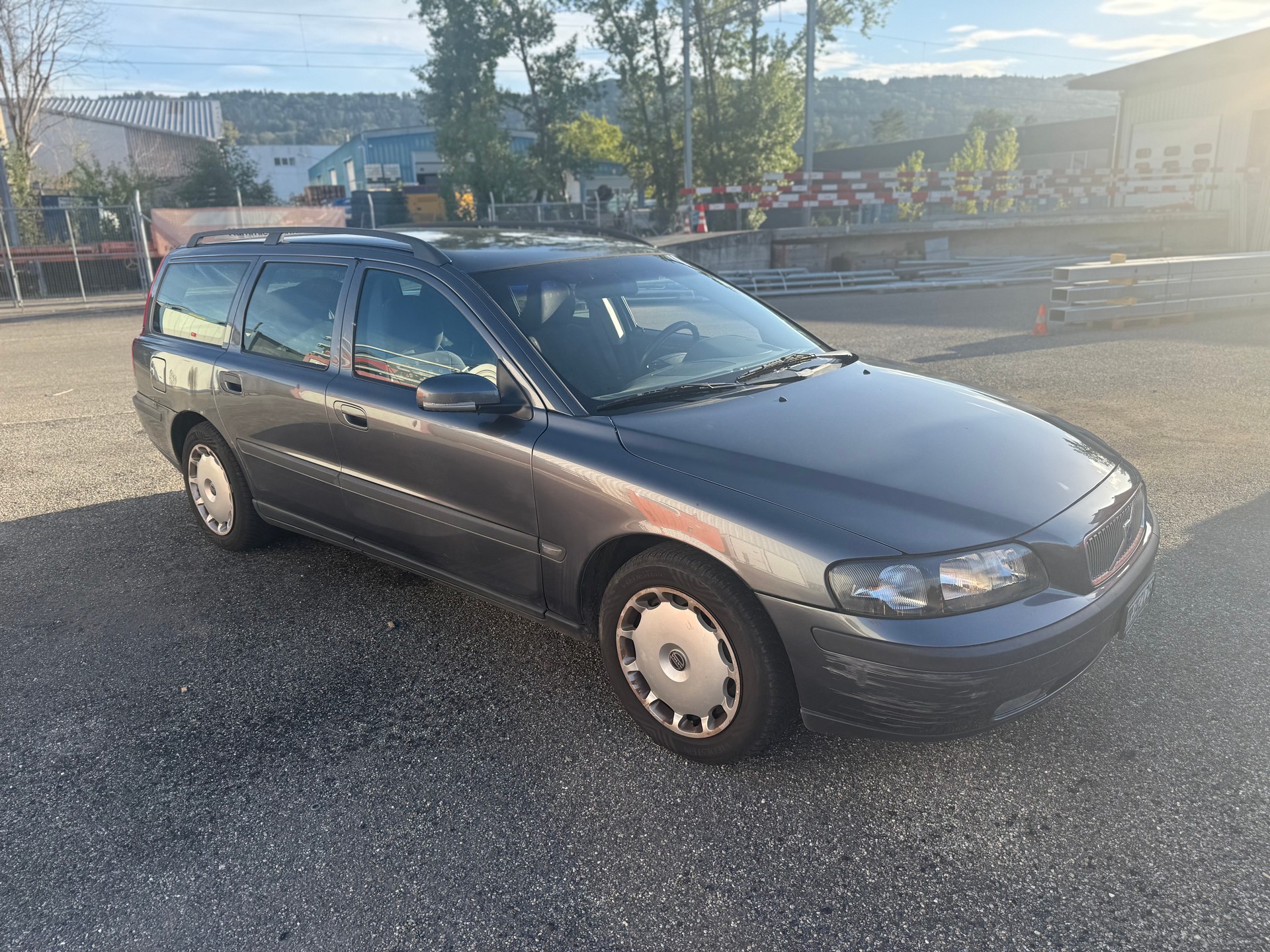 VOLVO V70 2.4-image-2