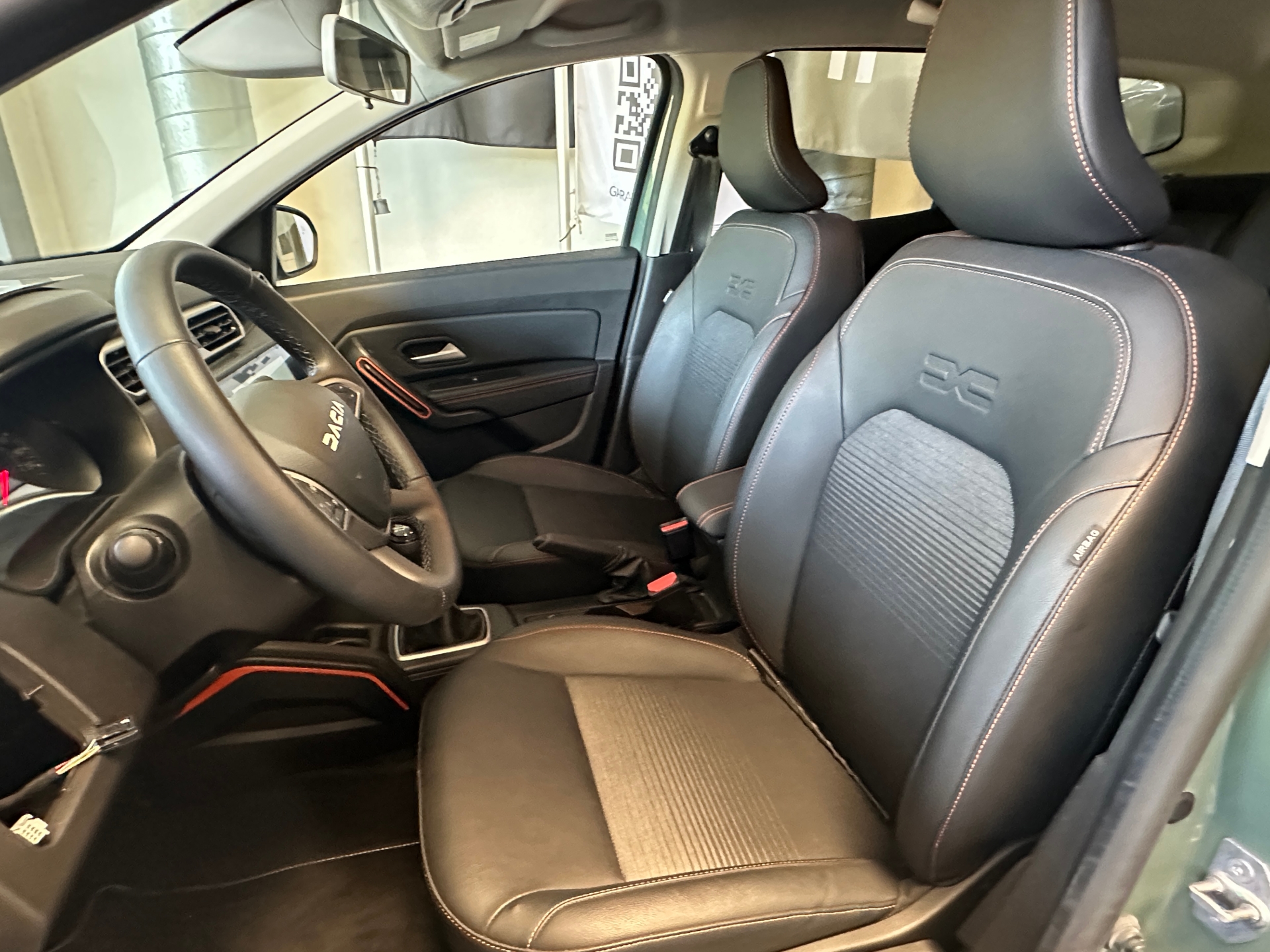 DACIA Duster 1.3 TCe 150 Extreme 4WD-image-6