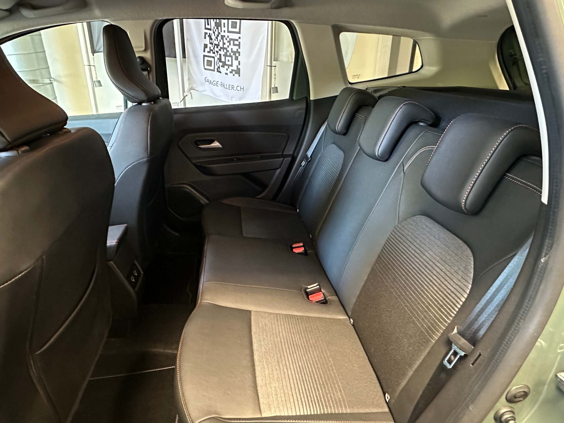 DACIA Duster 1.3 TCe 150 Extreme 4WD-image-8
