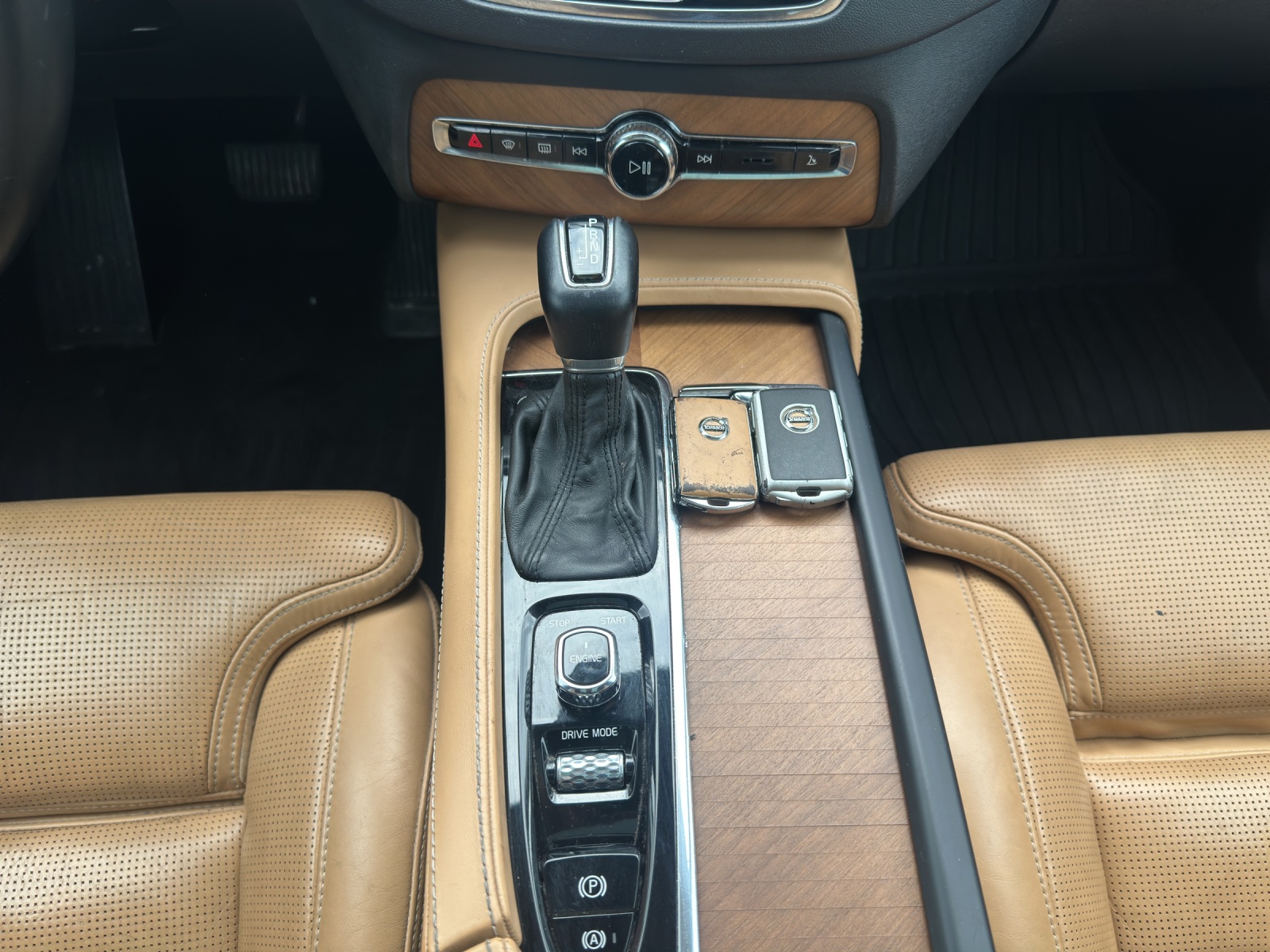 VOLVO XC90 D5 AWD Inscription Geartronic-image-11