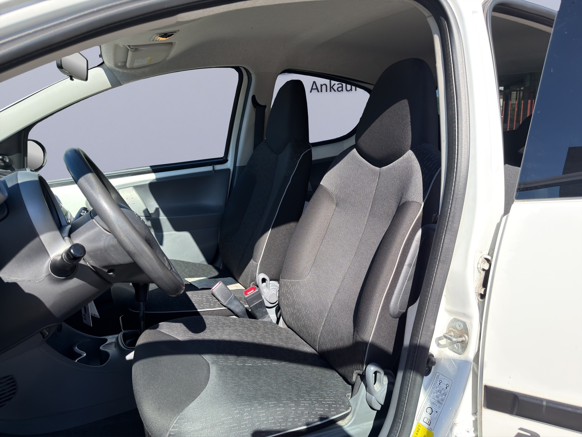 PEUGEOT 107 1.0 Trendy-image-12