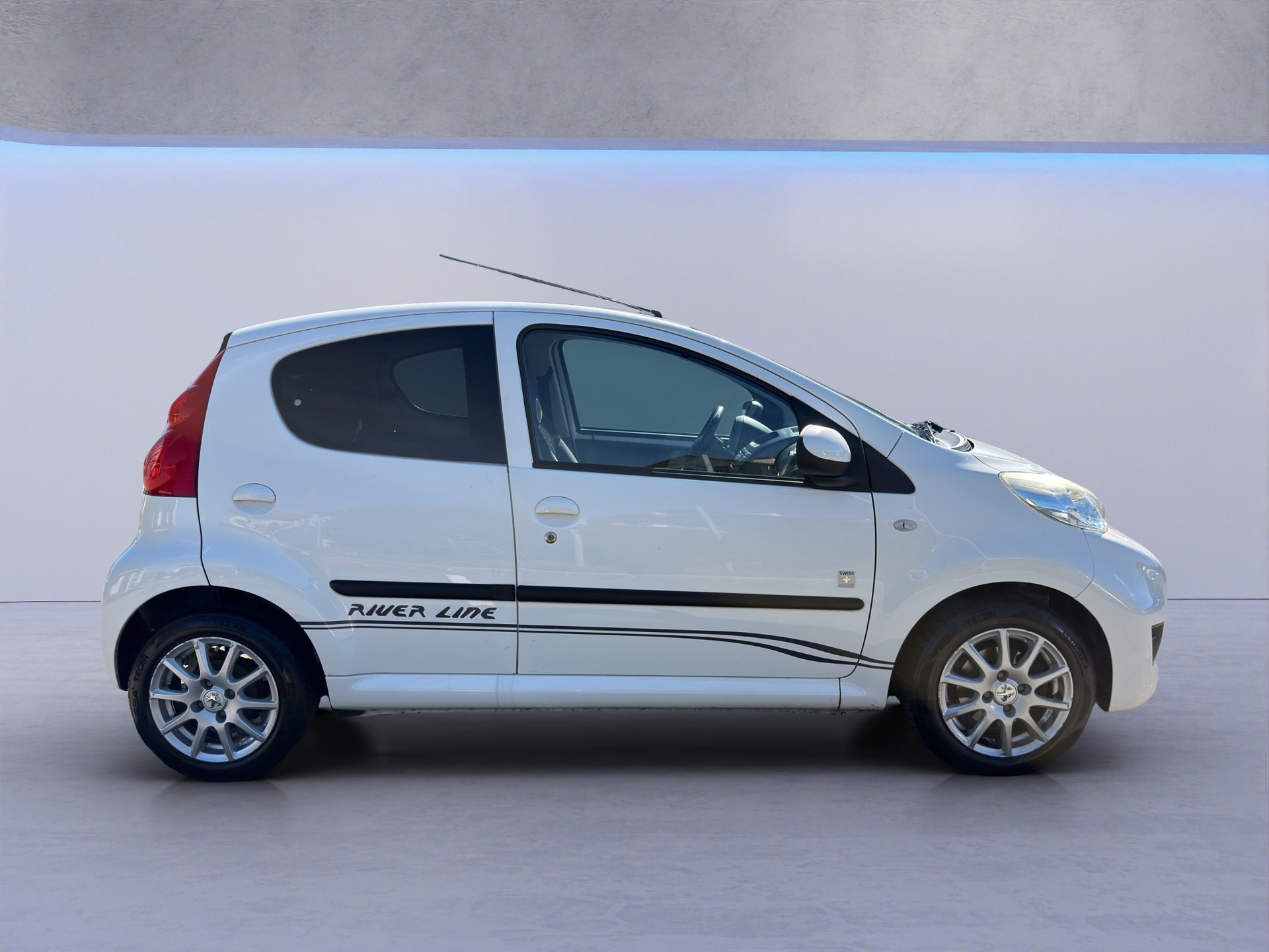 PEUGEOT 107 1.0 Trendy-image-6