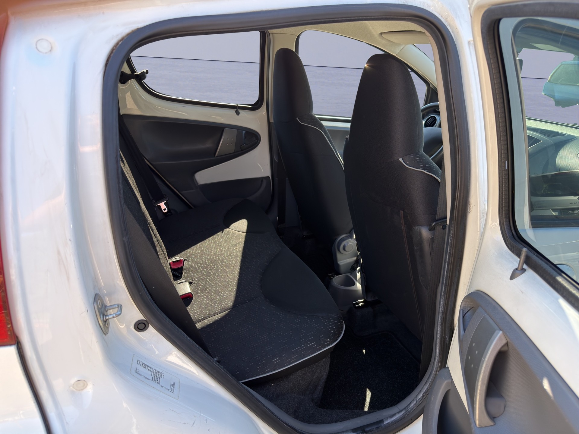 PEUGEOT 107 1.0 Trendy-image-11