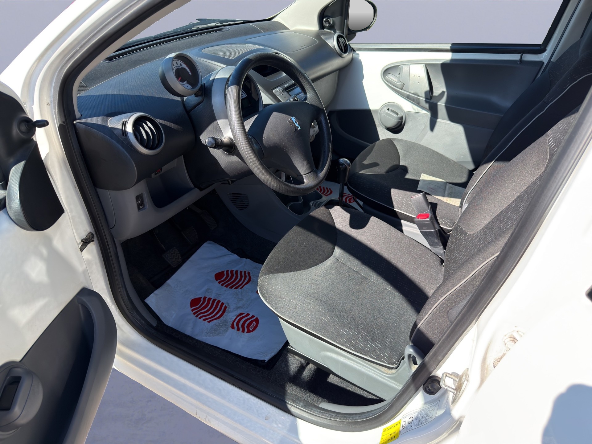 PEUGEOT 107 1.0 Trendy-image-8