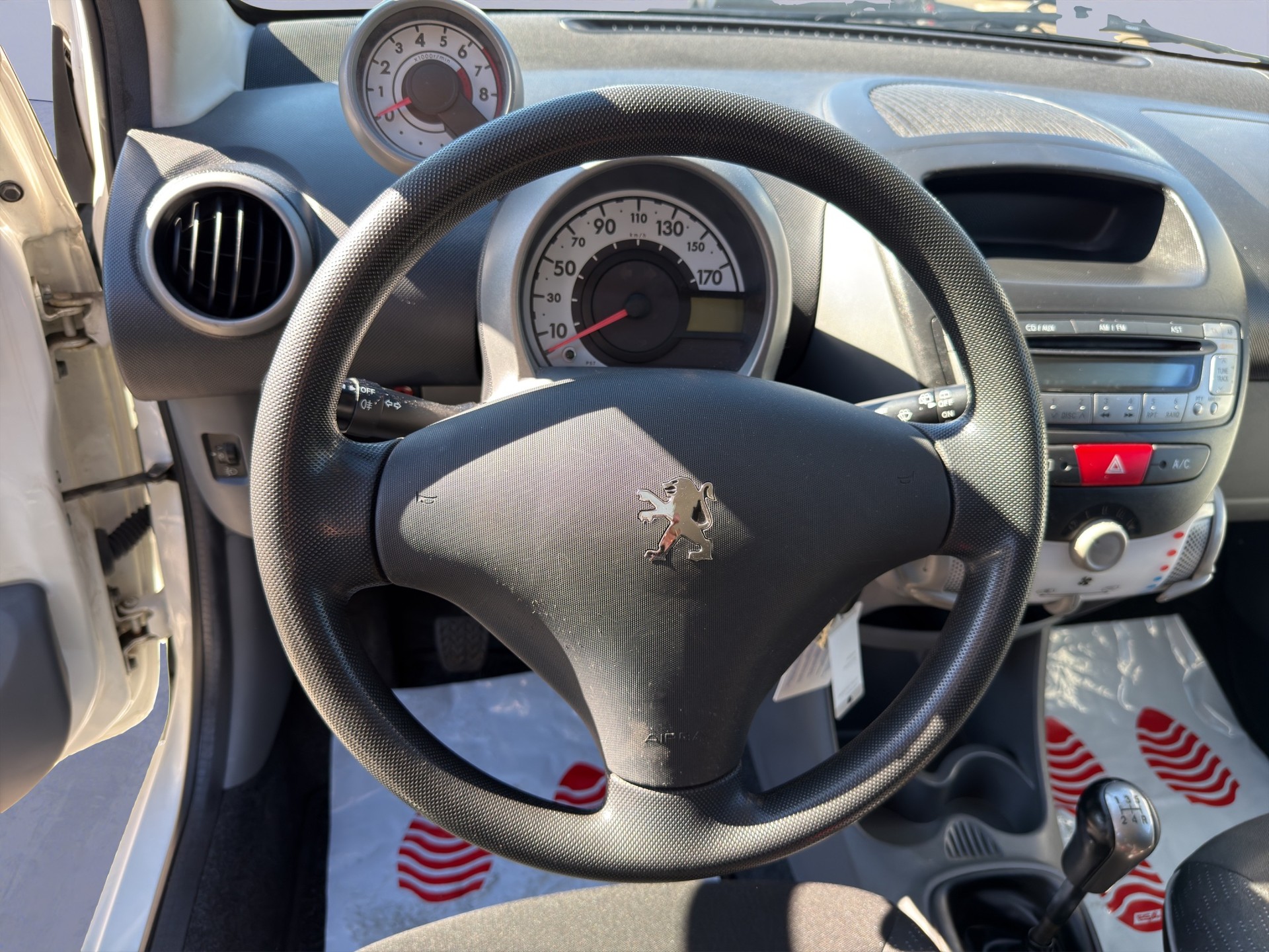 PEUGEOT 107 1.0 Trendy-image-10
