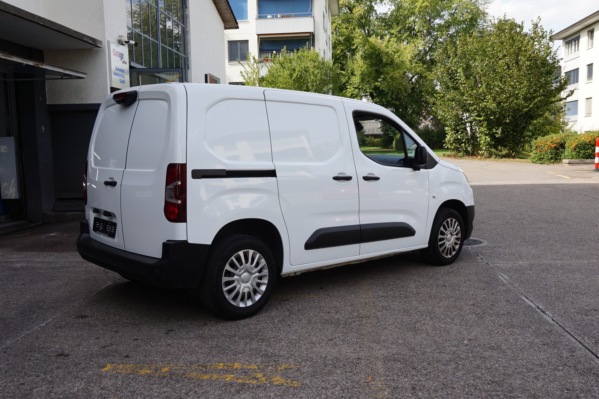 TOYOTA Proace City Van 1.5D Premium Medium Automatik-image-2