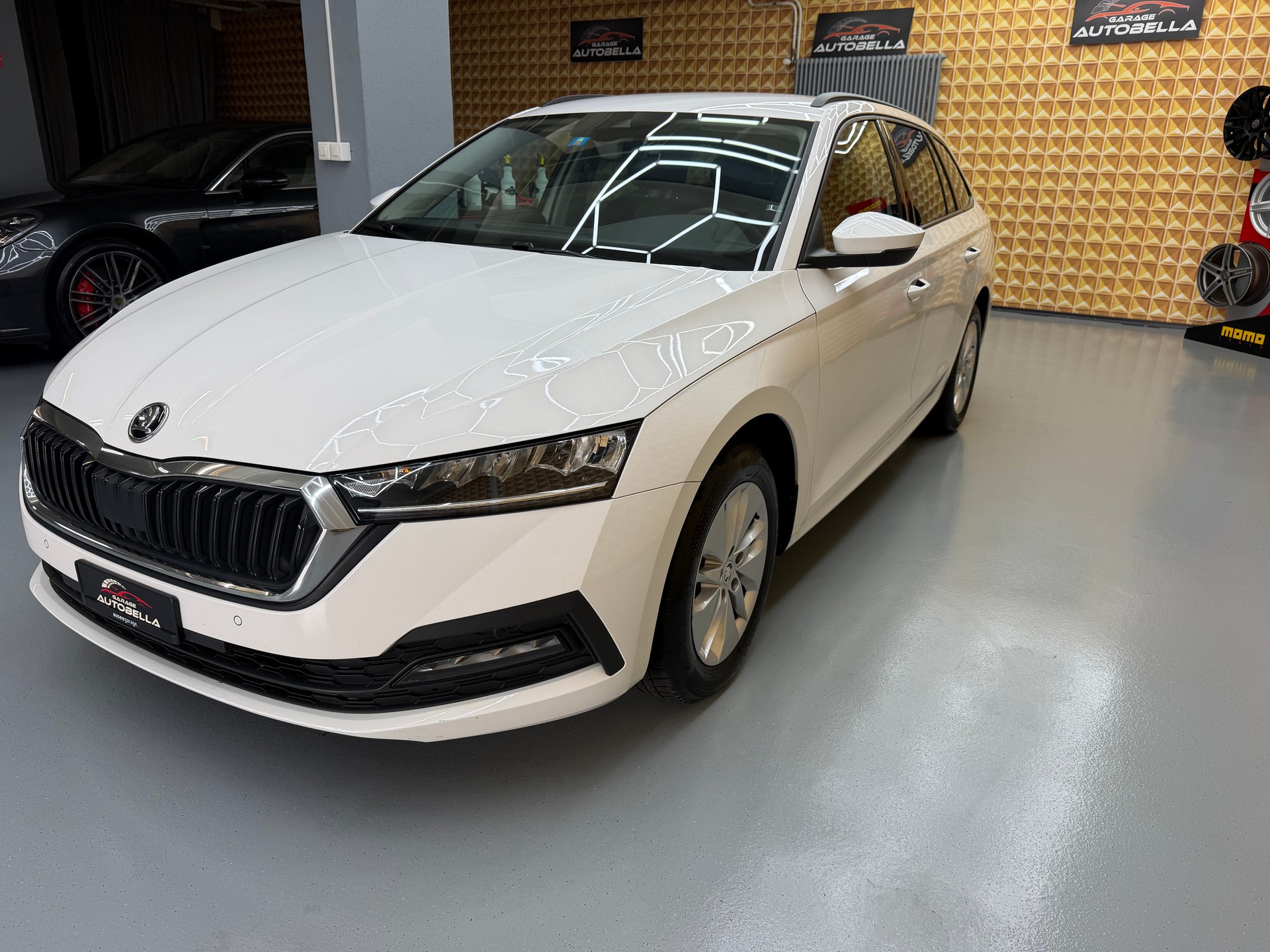 SKODA Octavia Combi 2.0 TDI DSG Ambition-image-1