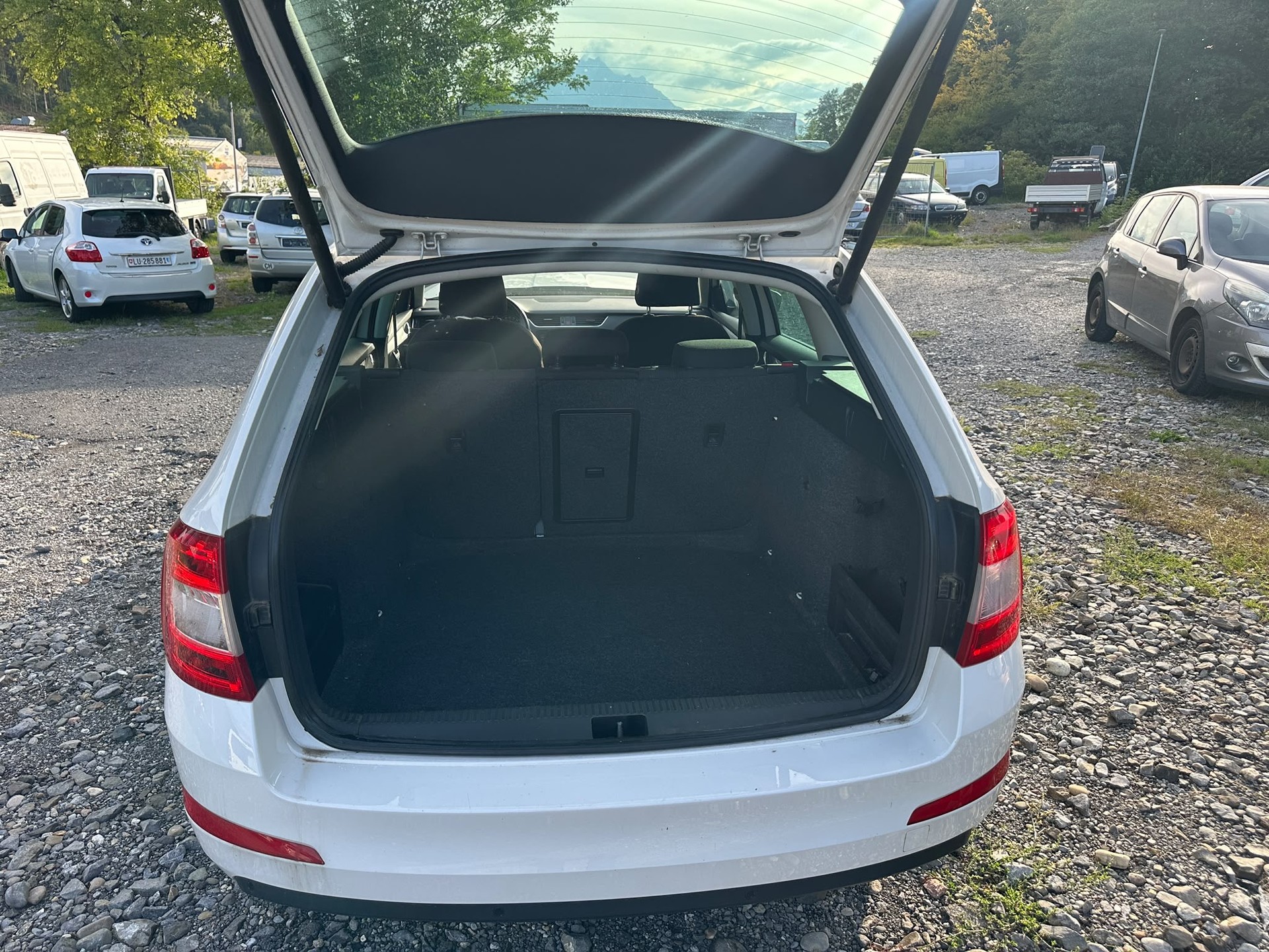 SKODA Octavia Combi 2.0 TDI Style 4x4-image-12