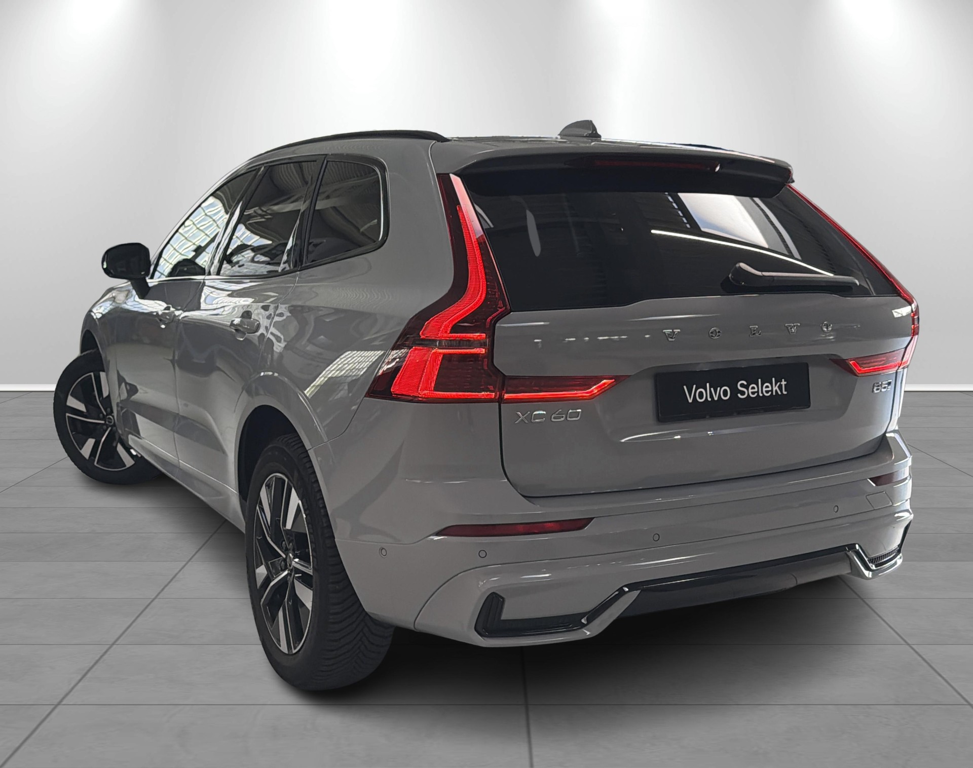 VOLVO XC60 2.0 B5 MH Plus Dark AWD-image-1