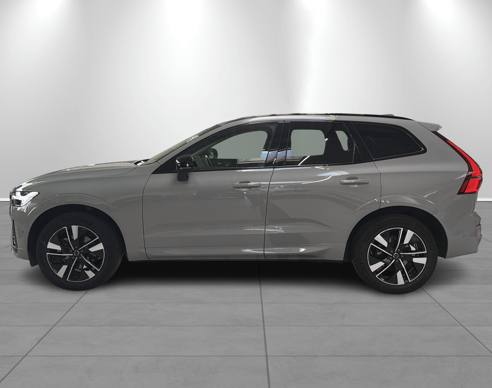 VOLVO XC60 2.0 B5 MH Plus Dark AWD-image-2