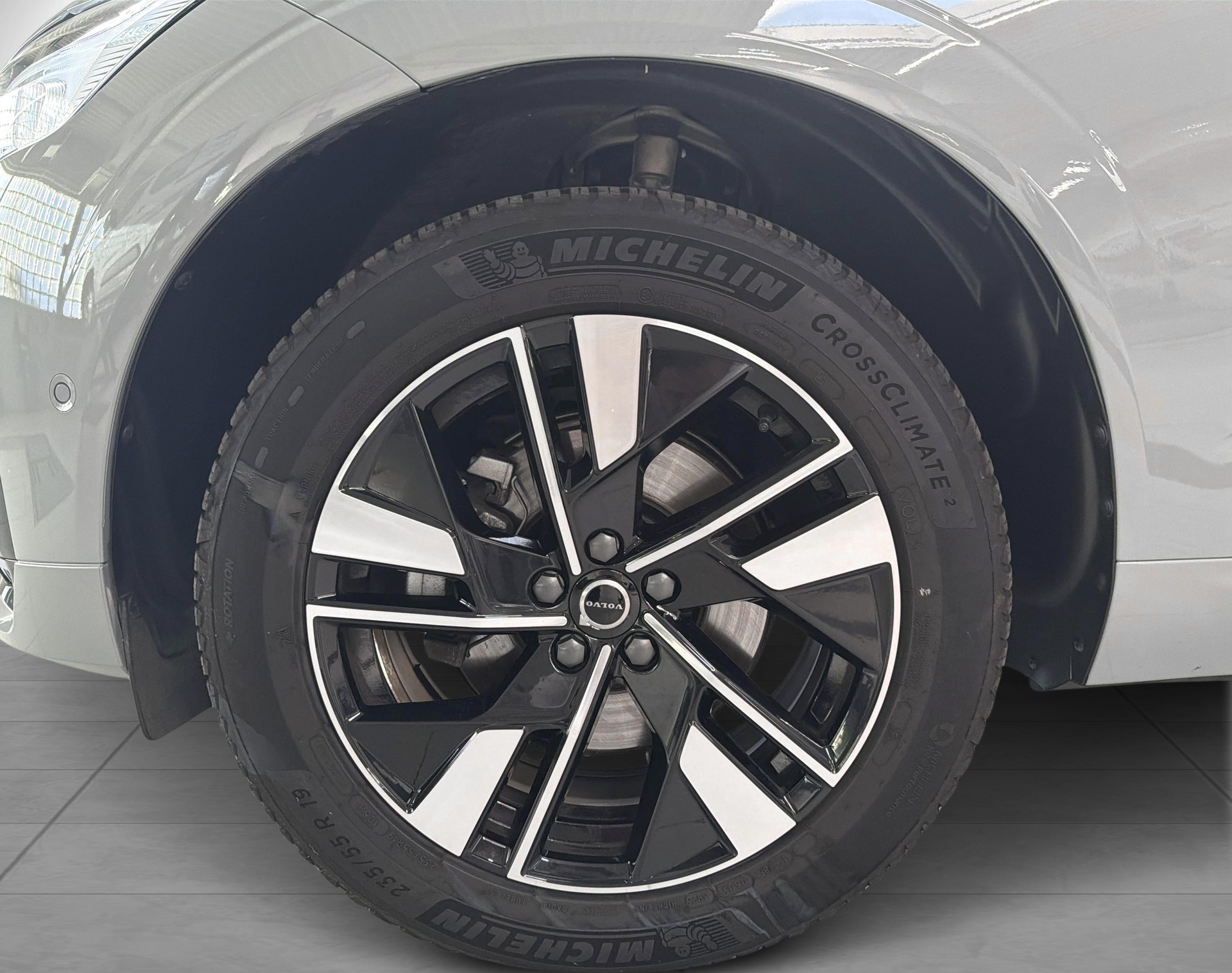 VOLVO XC60 2.0 B5 MH Plus Dark AWD-image-9