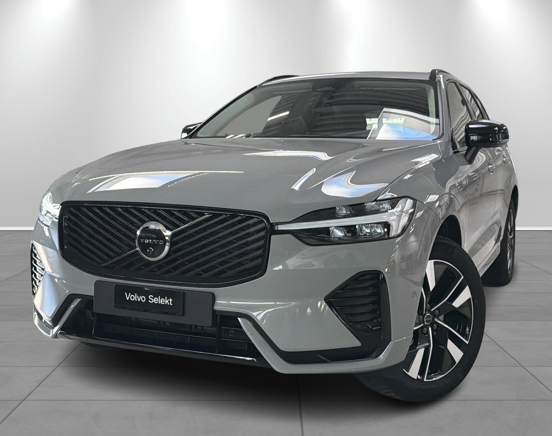 VOLVO XC60 2.0 B5 MH Plus Dark AWD-image-0