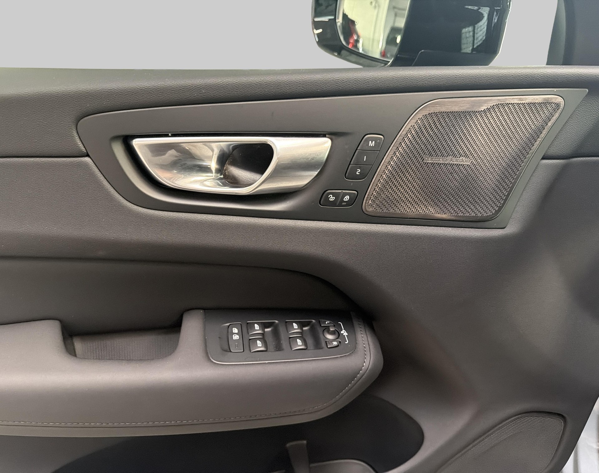 VOLVO XC60 2.0 B5 MH Plus Dark AWD-image-15