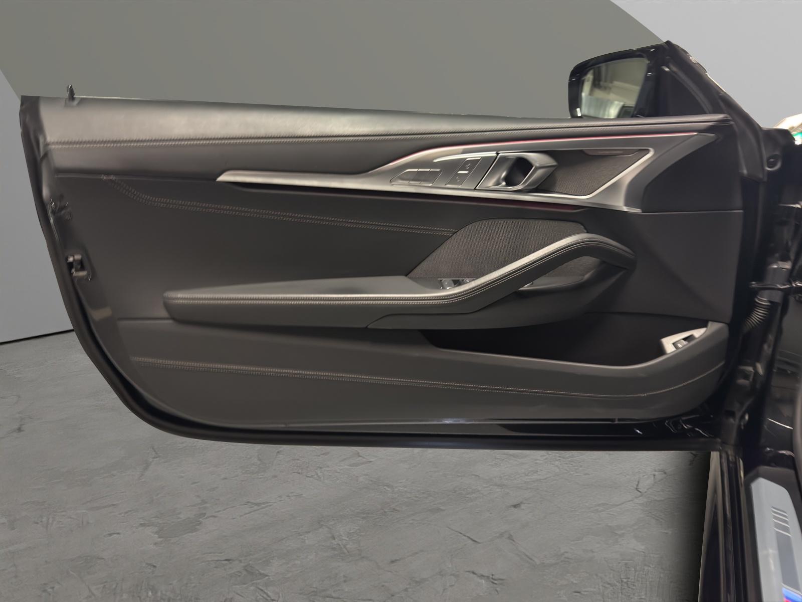 BMW M850i xDrive-image-12