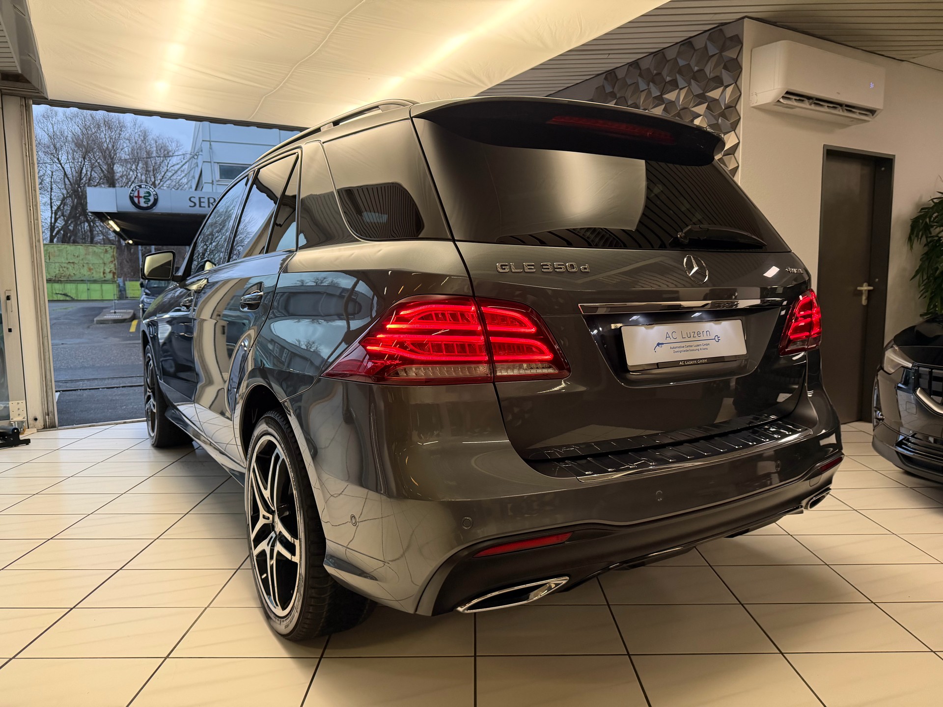 MERCEDES-BENZ GLE 350 d Executive 4Matic 9G-Tronic-showroom-element-1