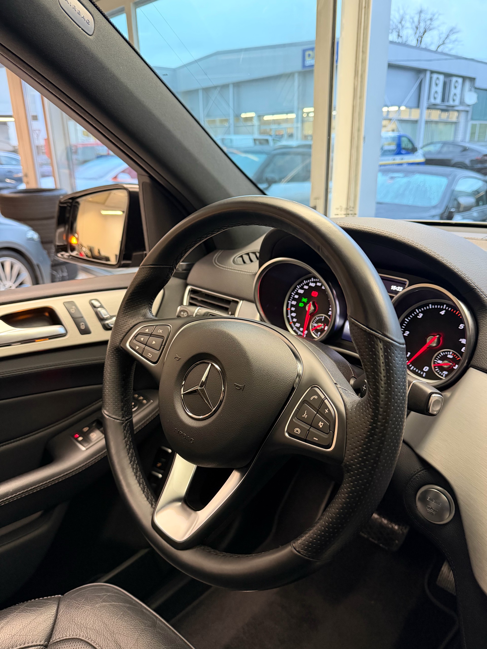 MERCEDES-BENZ GLE 350 d Executive 4Matic 9G-Tronic-image-14