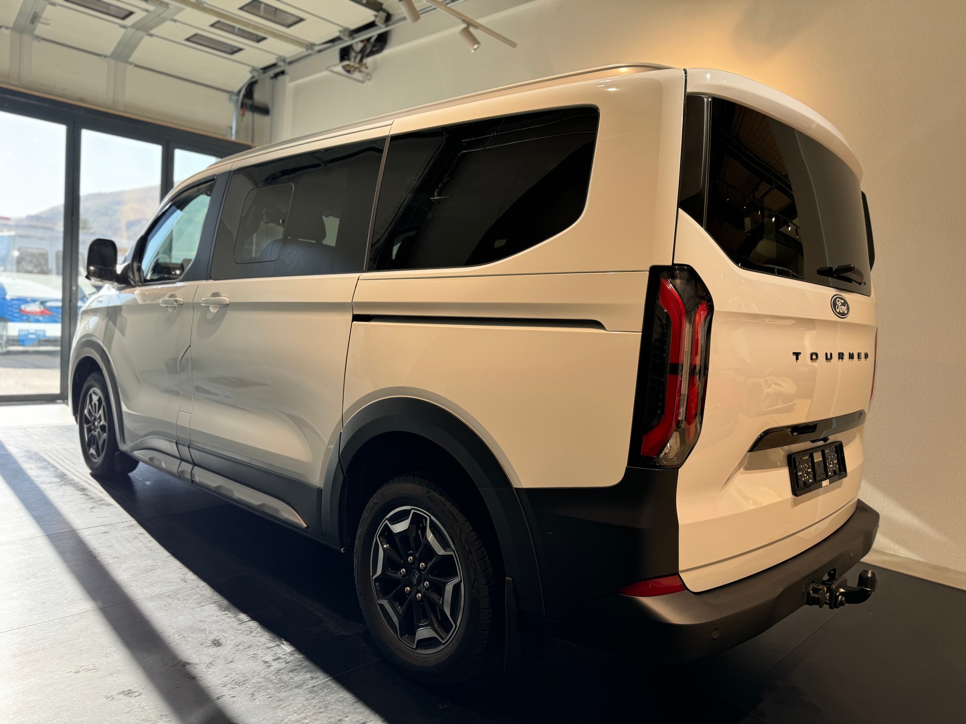 FORD Tourneo Bus 320 L1H1 Active Automat đ FROZEN WHITE - Neues Modell!-image-6