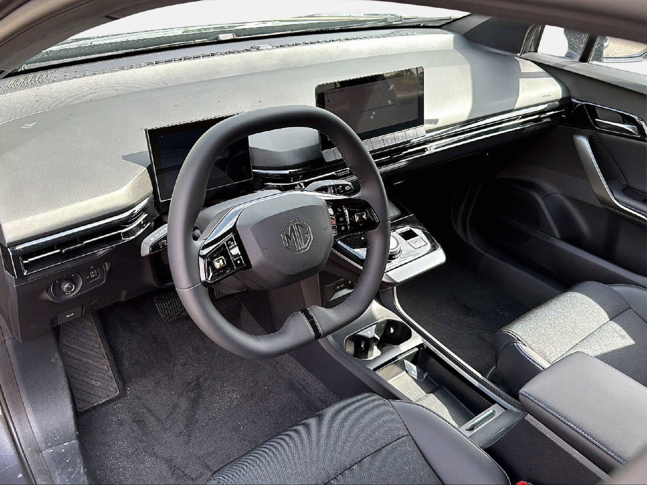 MG 4 64 kWh Premium-image-10