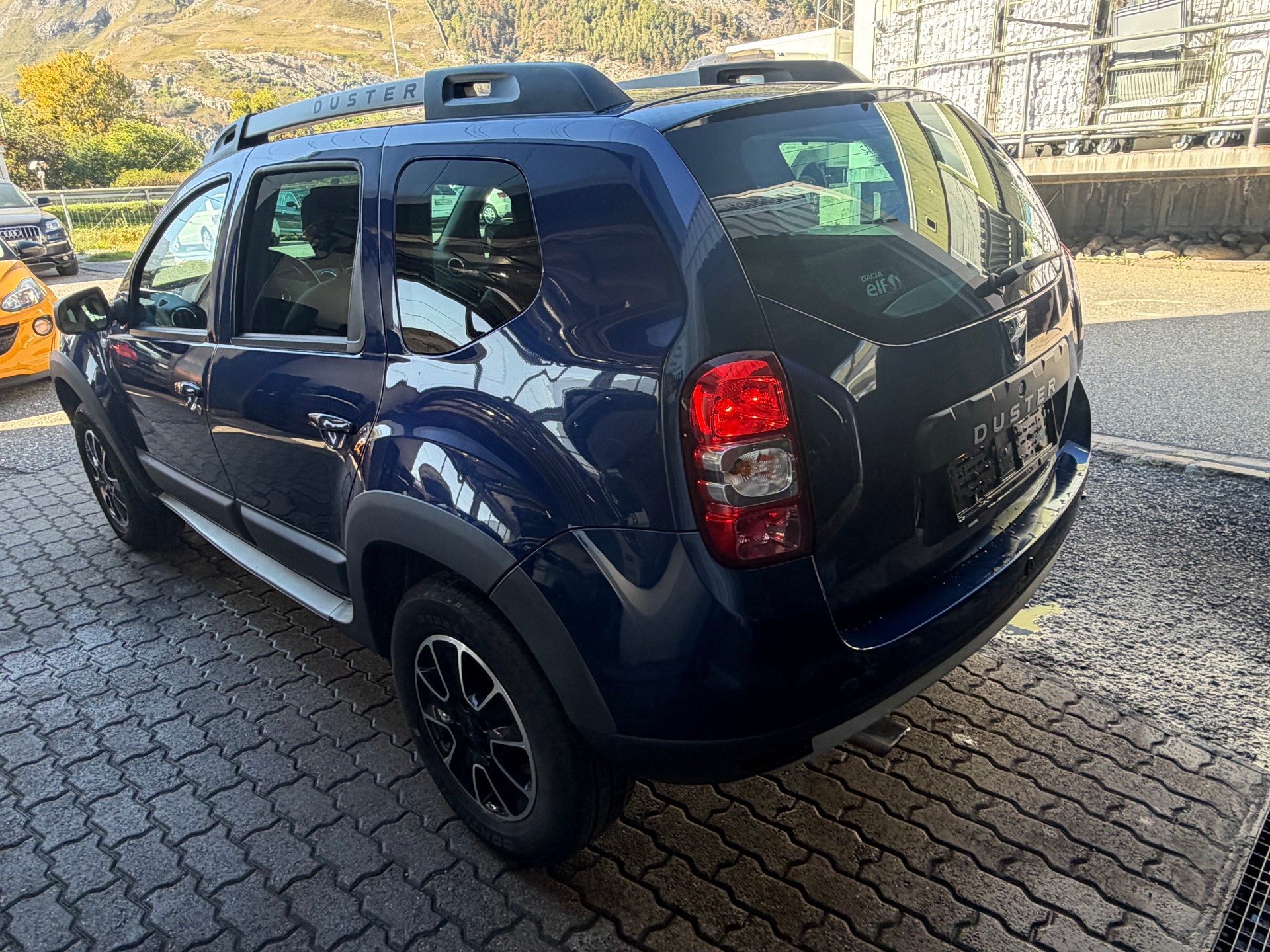 DACIA Duster 1.2 T Essential 4x4-image-12
