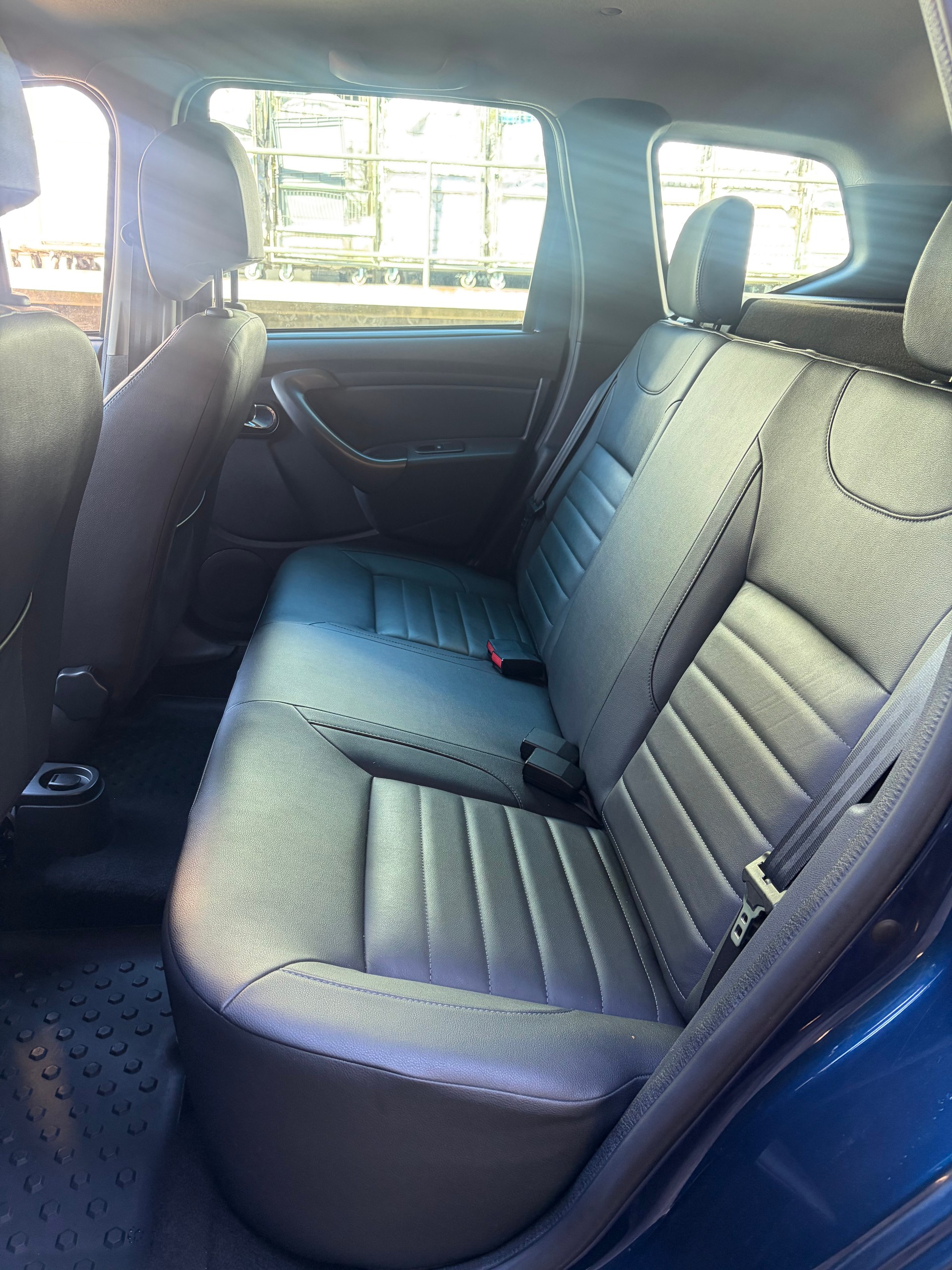 DACIA Duster 1.2 T Essential 4x4-image-3