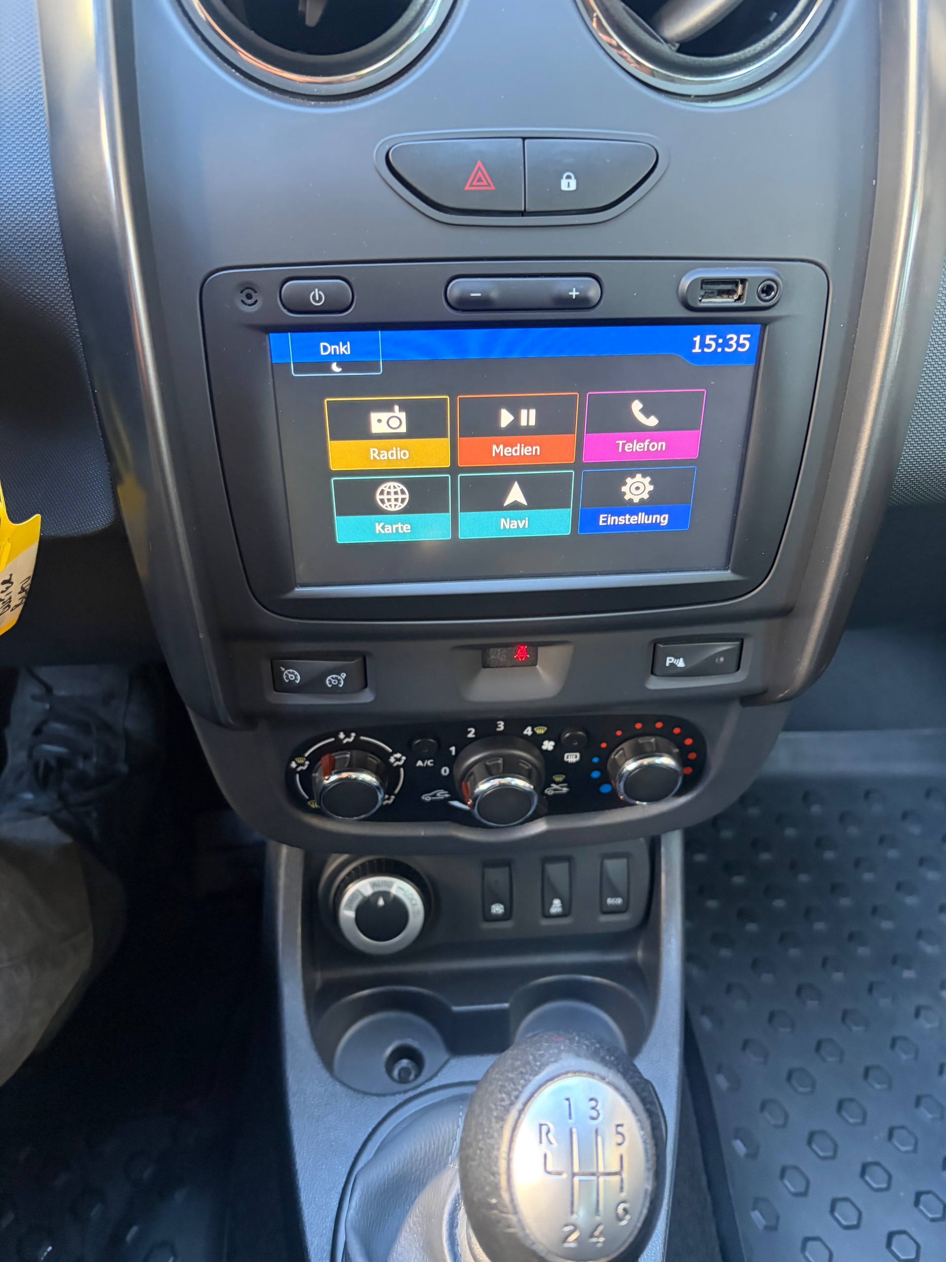 DACIA Duster 1.2 T Essential 4x4-image-6