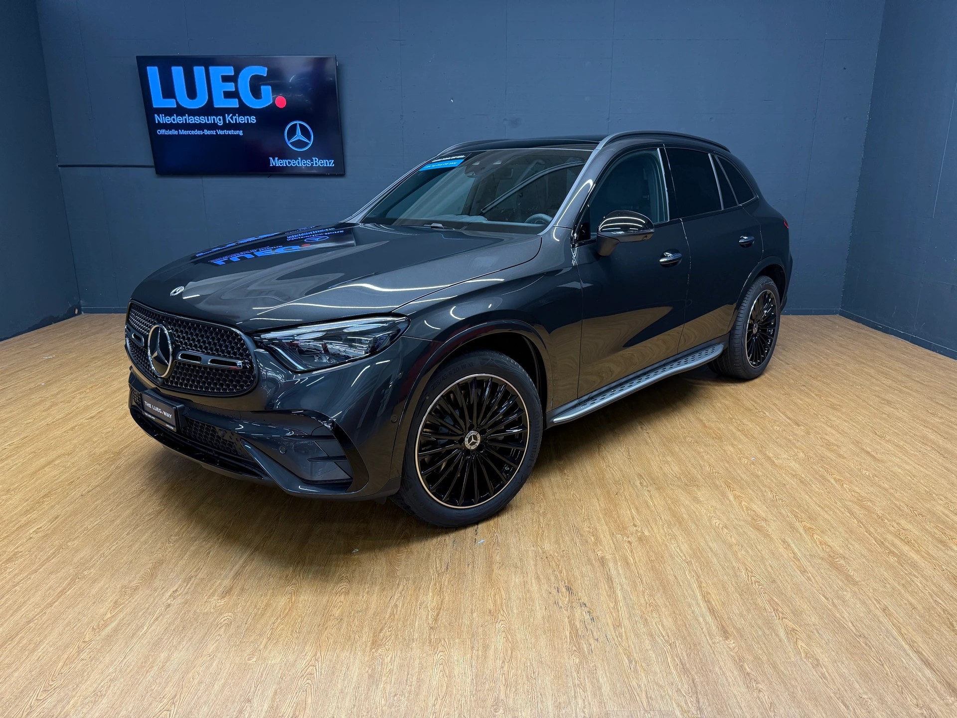 MERCEDES-BENZ GLC 300 d 4M - AMG / DISTRONIC / 360 Grad Kamera-image-0