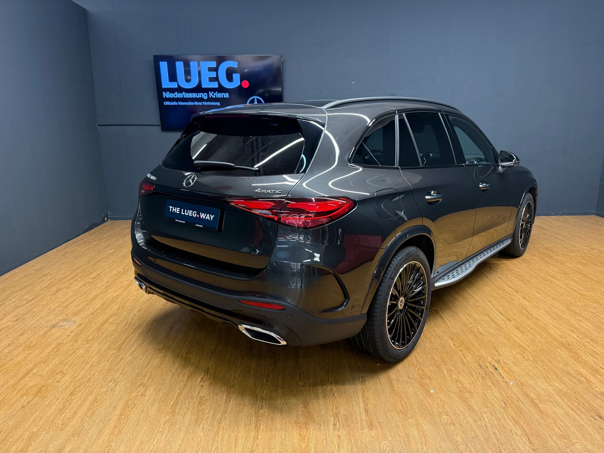 MERCEDES-BENZ GLC 300 d 4M - AMG / DISTRONIC / 360 Grad Kamera-image-8
