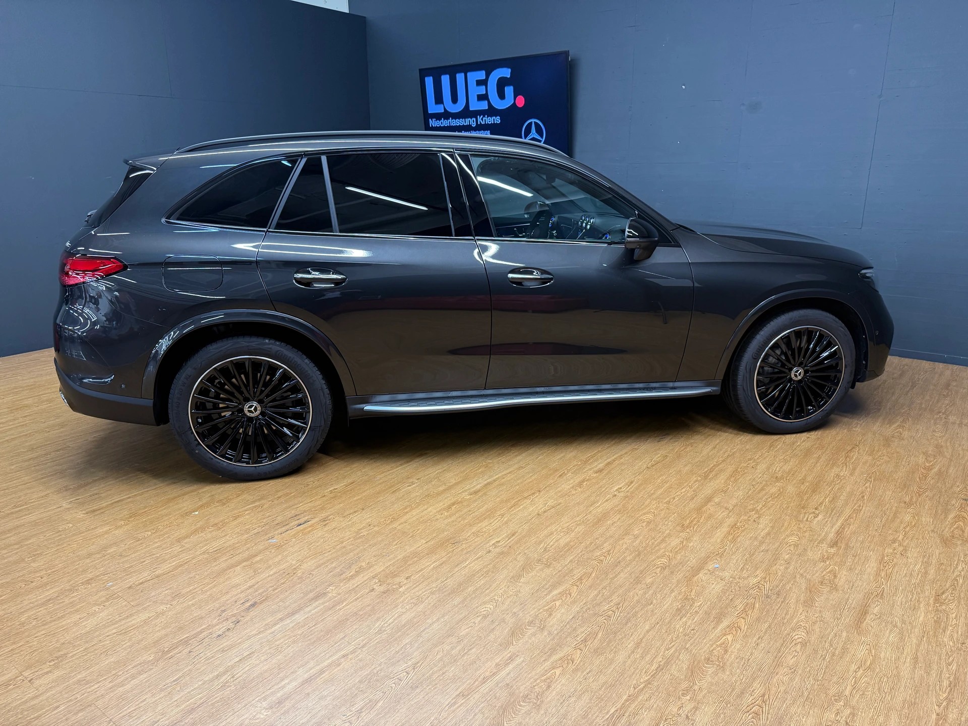 MERCEDES-BENZ GLC 300 d 4M - AMG / DISTRONIC / 360 Grad Kamera-image-6