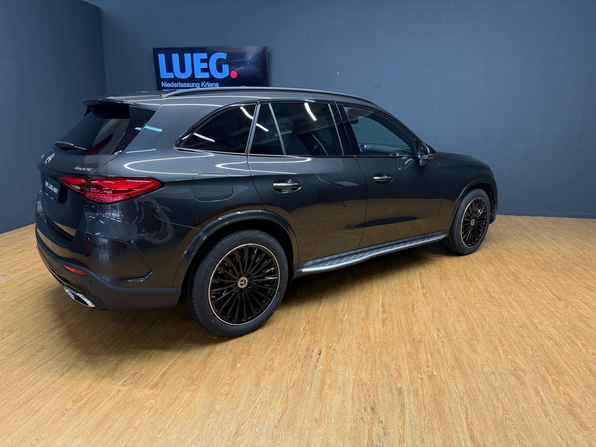 MERCEDES-BENZ GLC 300 d 4M - AMG / DISTRONIC / 360 Grad Kamera-image-7