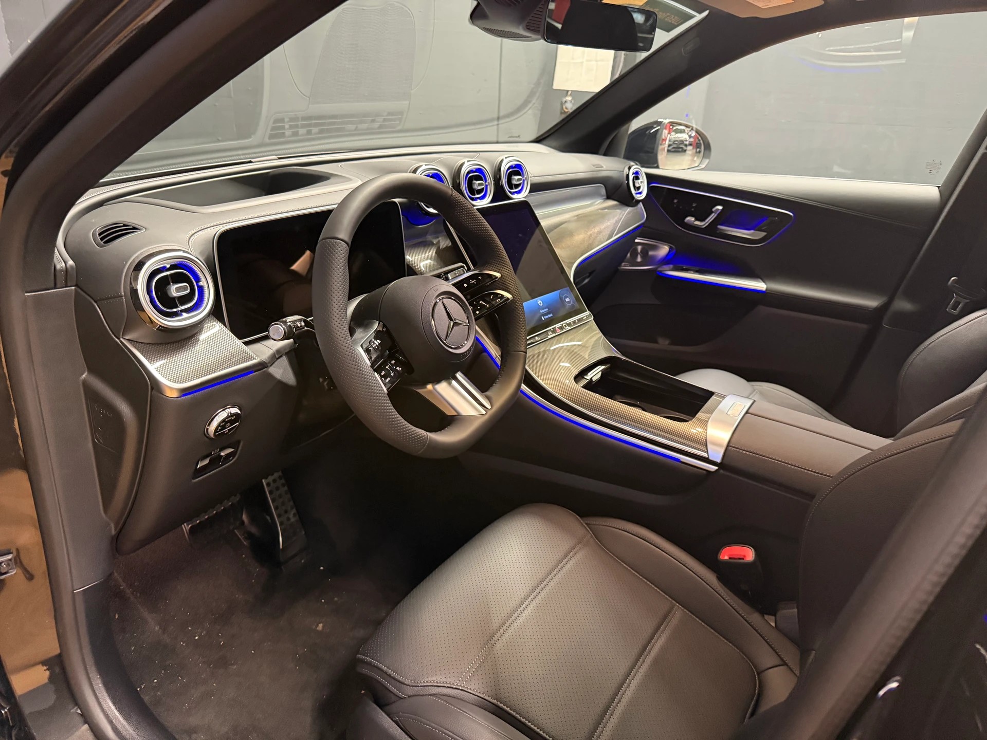 MERCEDES-BENZ GLC 300 d 4M - AMG / DISTRONIC / 360 Grad Kamera-image-14