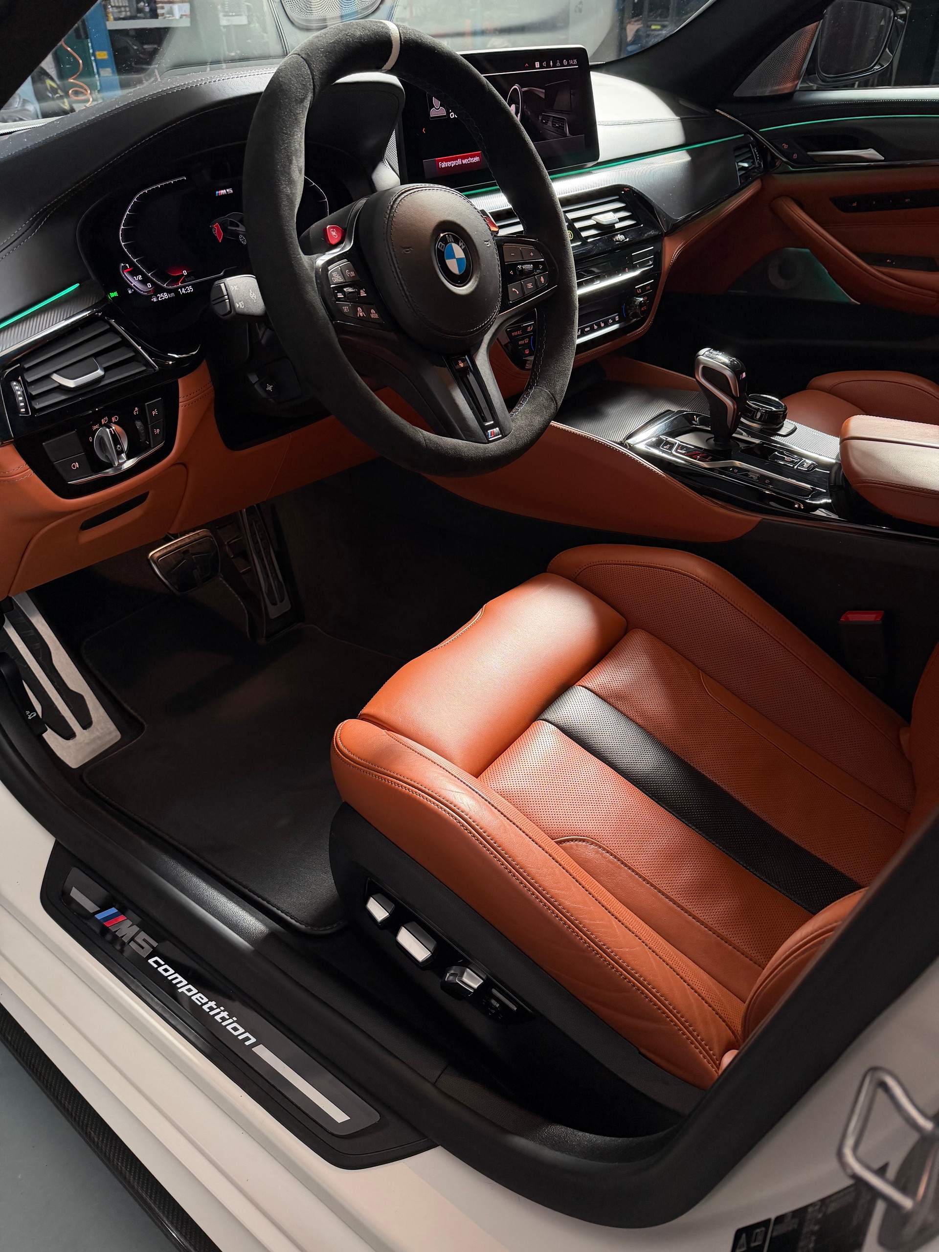 BMW M5-image-6