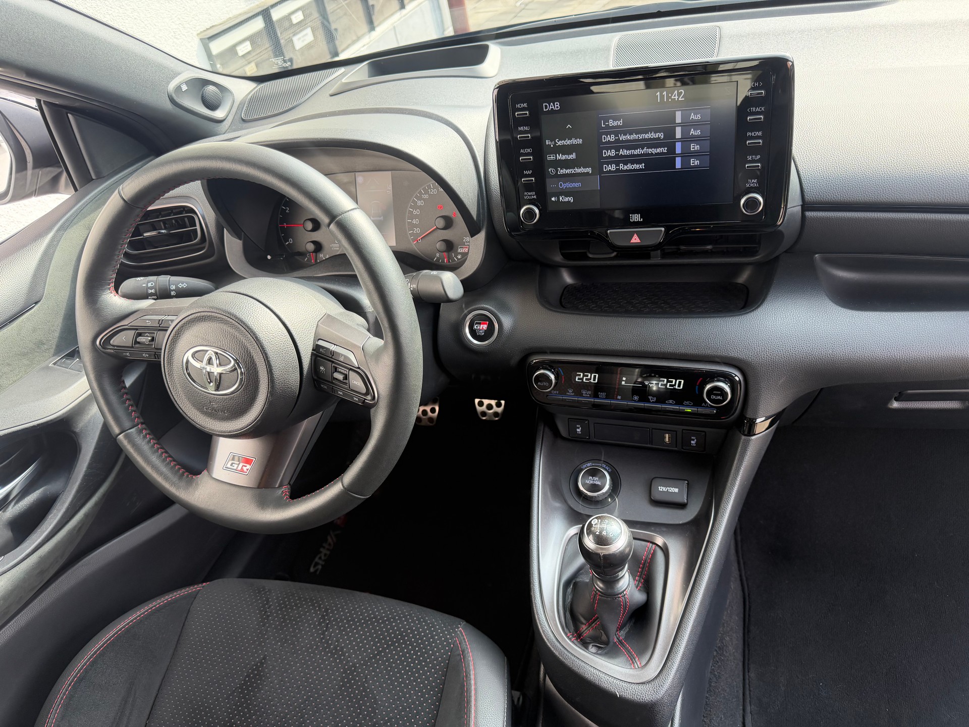 TOYOTA Yaris 1.6 GR Sport-image-10