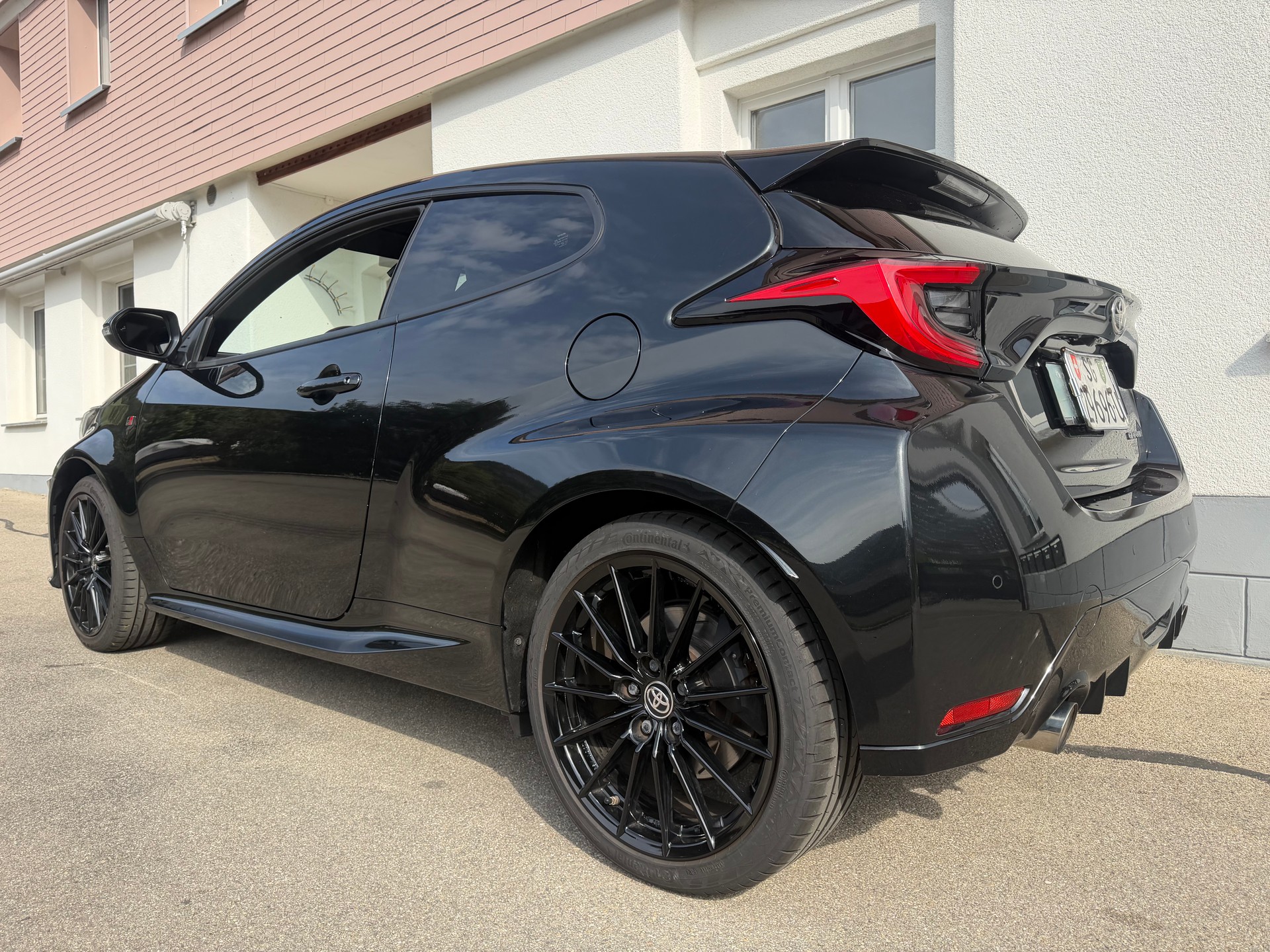 TOYOTA Yaris 1.6 GR Sport-image-2